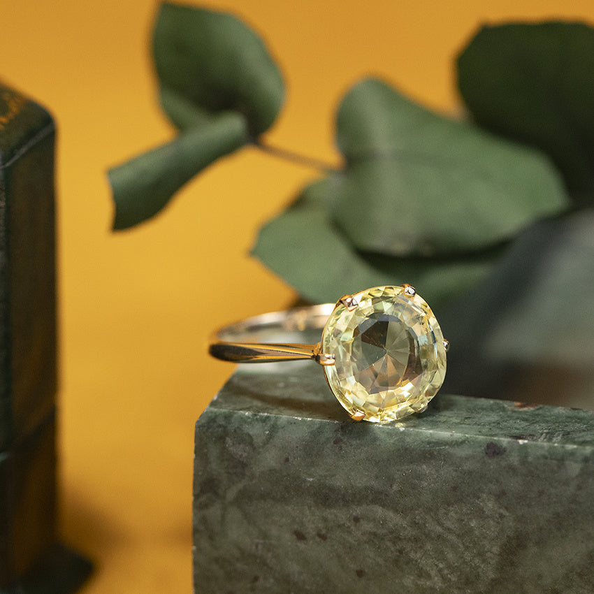 Gouden vintage ring met saffier 14 kt