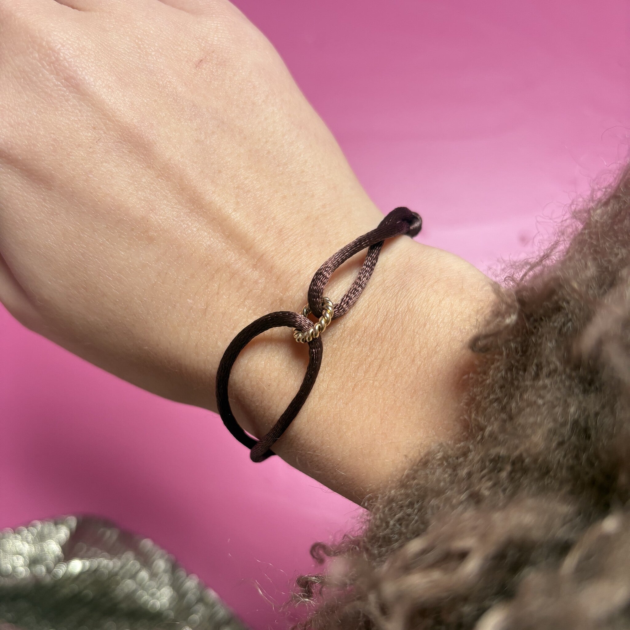 Satijnen vintage armband met gouden schakel 14 kt