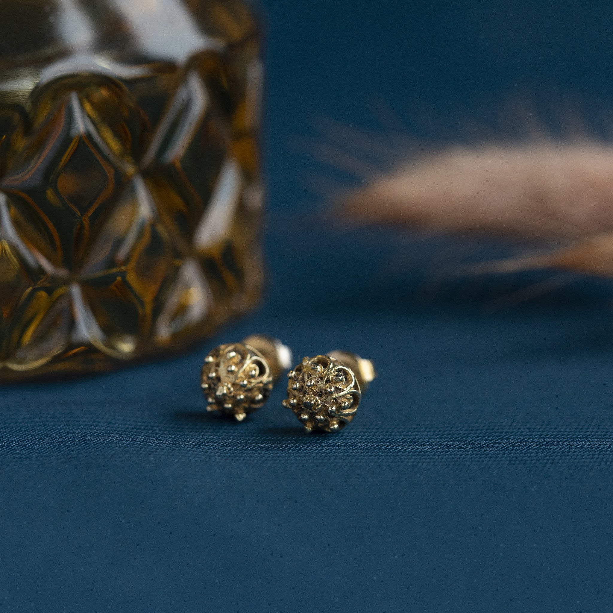 18 kt gold fantasy stud earrings