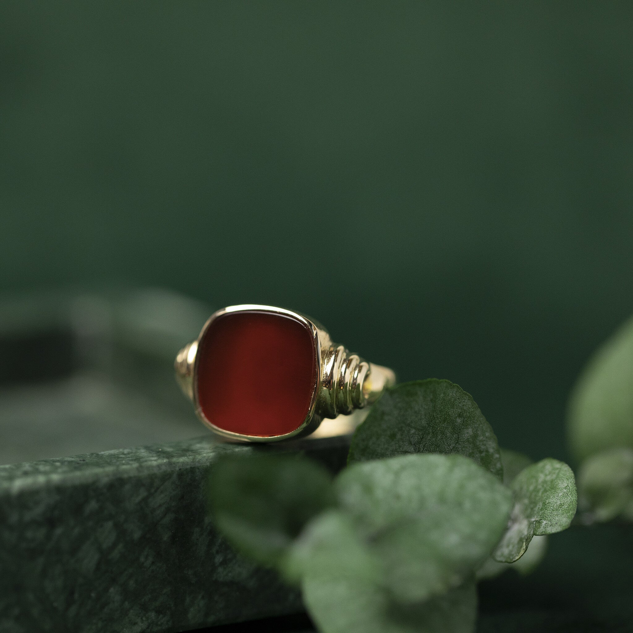14 kt gold ring with carnelian