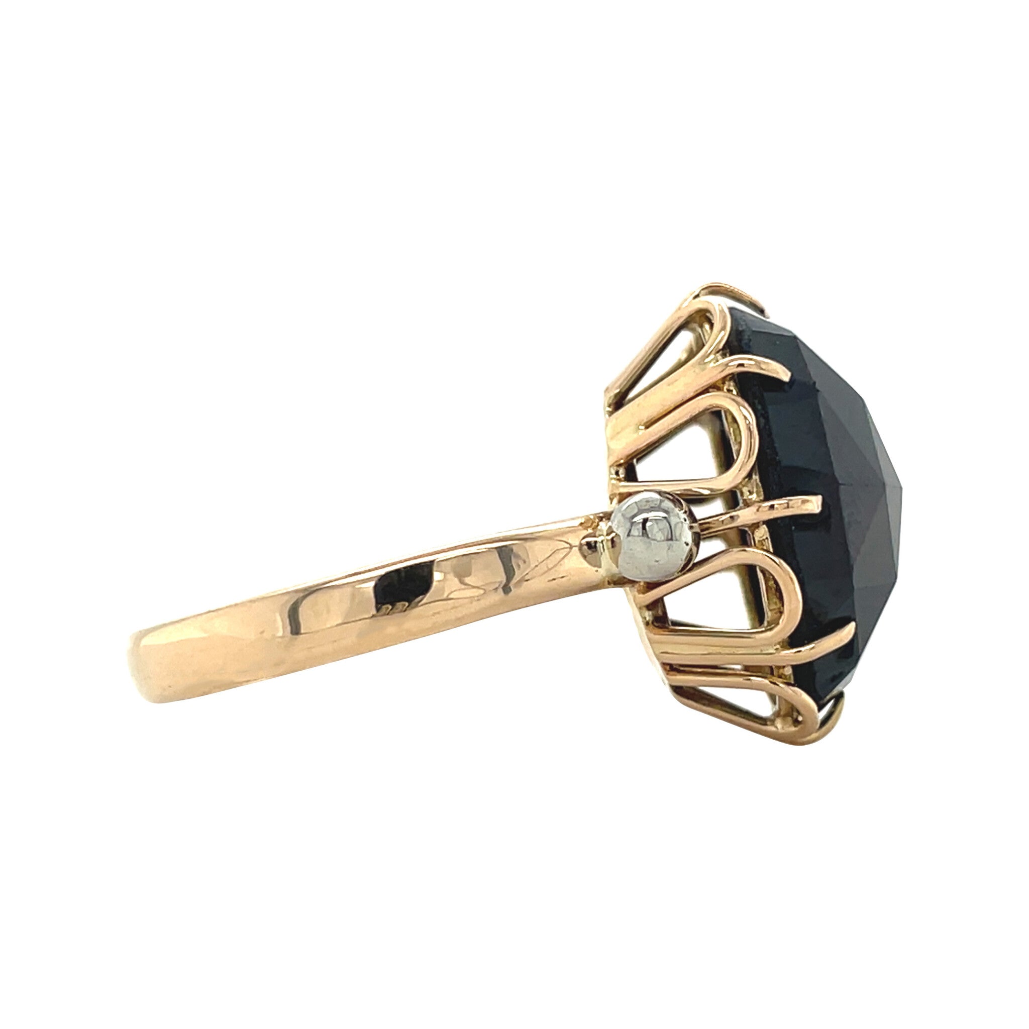 Vintage 18 kt gold ring with garnet