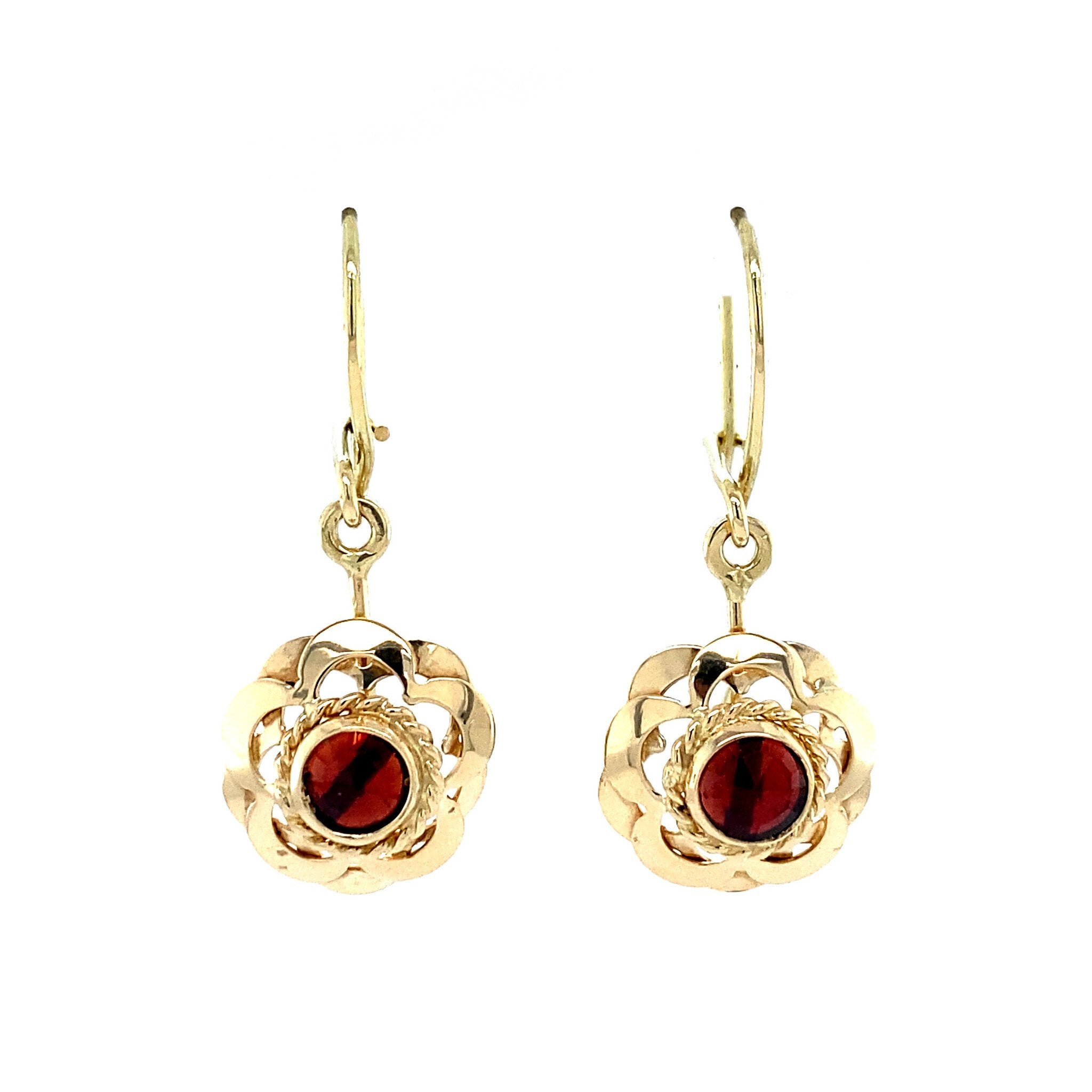 Gold earrings with garnet, 14 kt