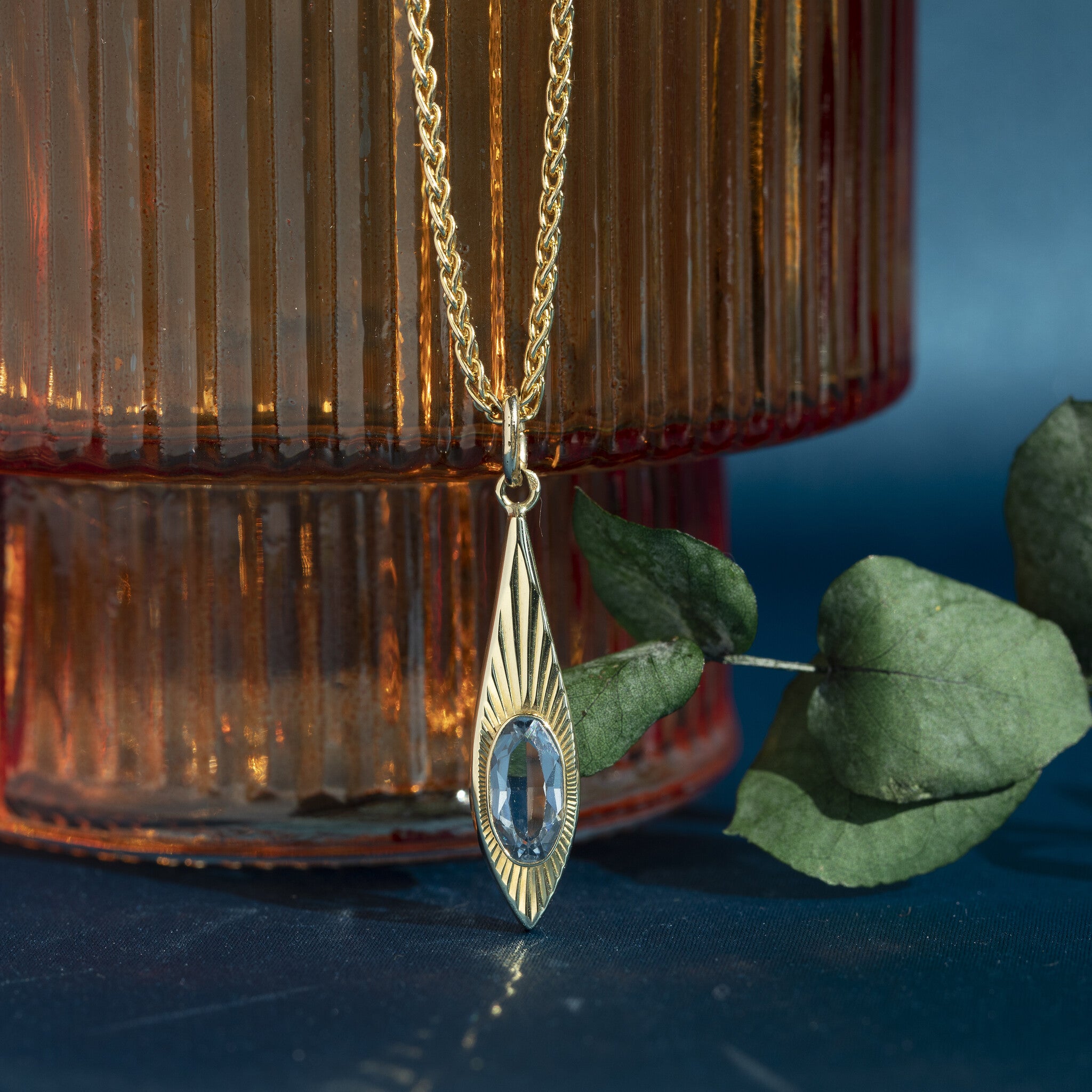 Gouden hanger met spinel 14 krt