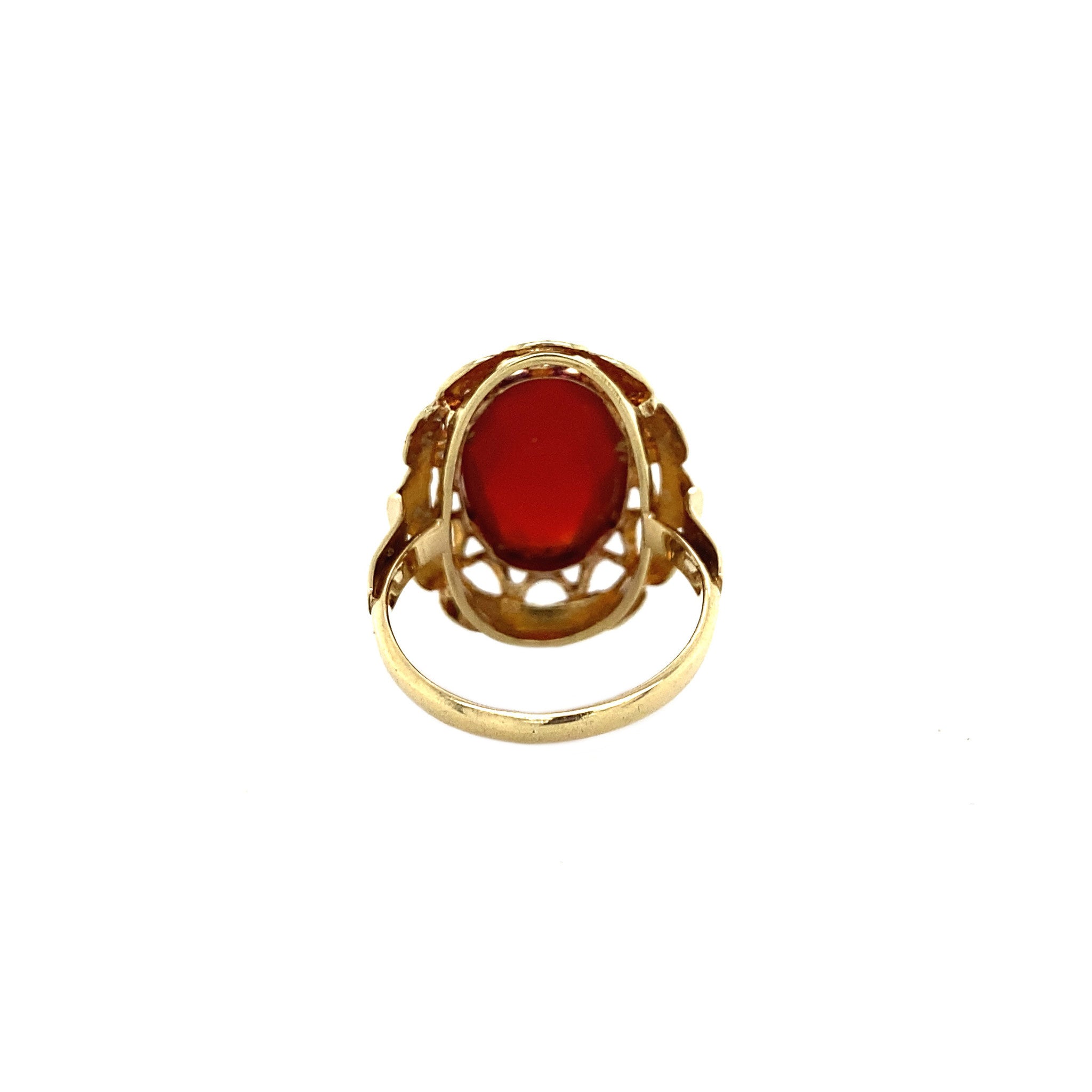 Gold ring with carnelian 14 crt