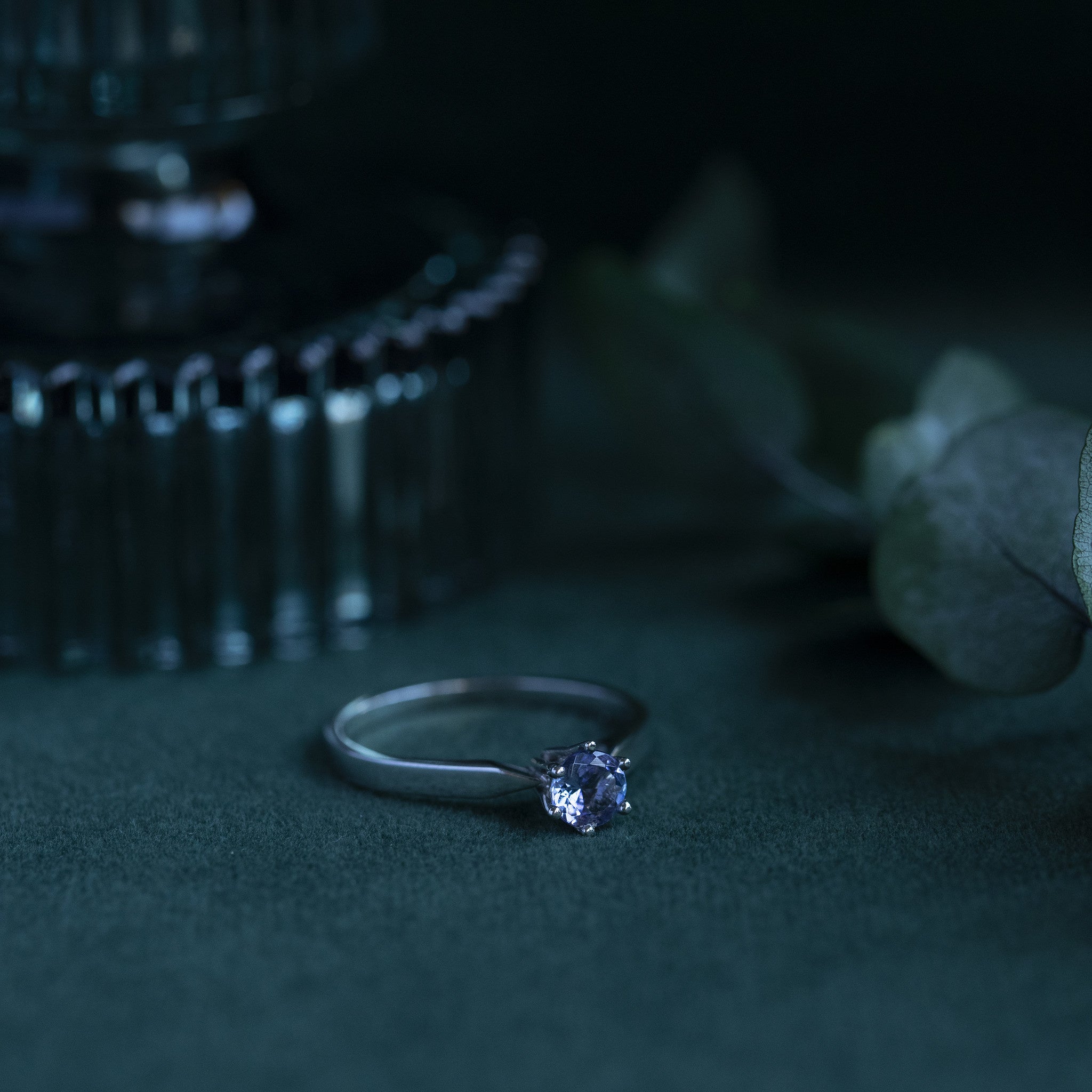 Witgouden ring met tanzaniet 14 krt