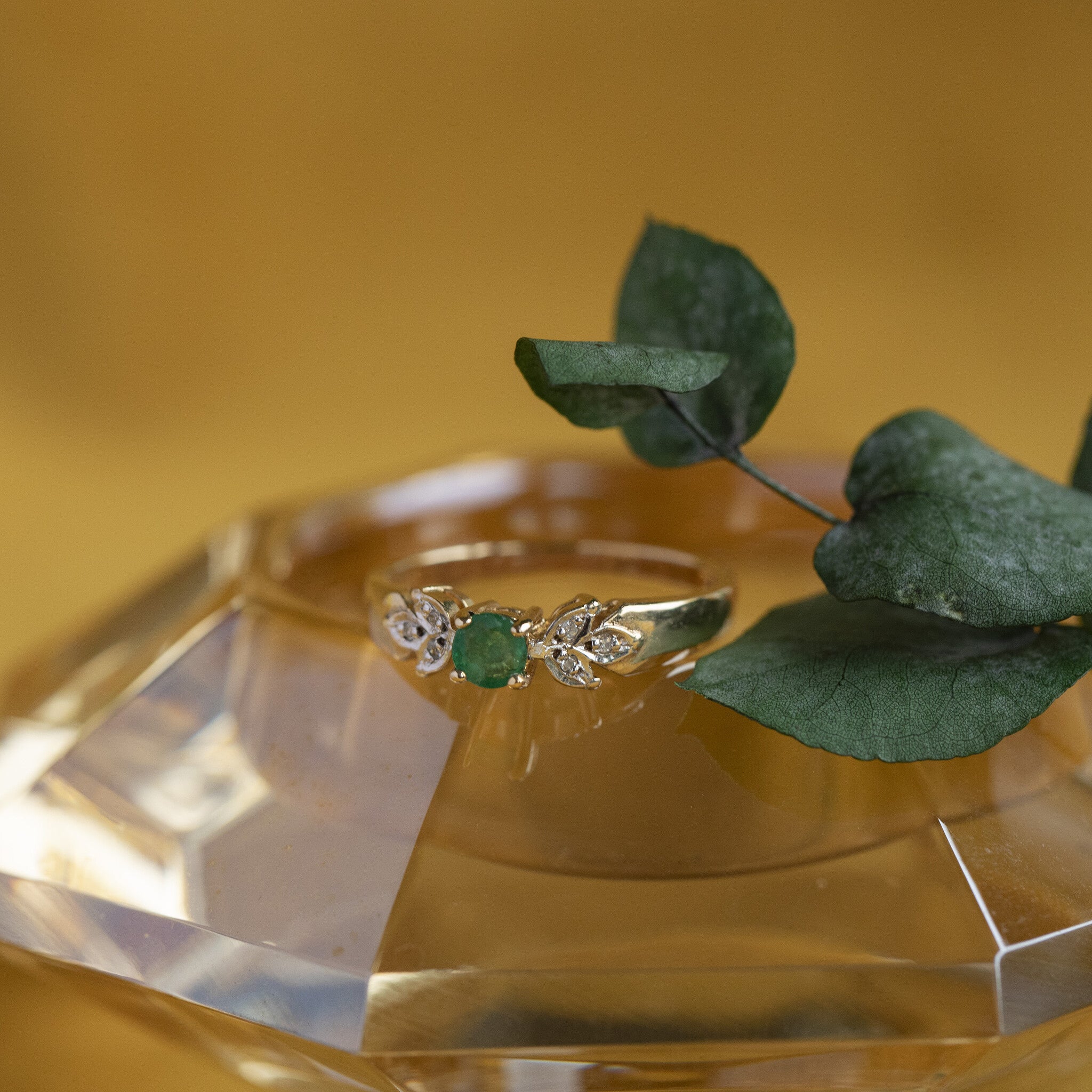 Ring with emerald and diamond 9 kt