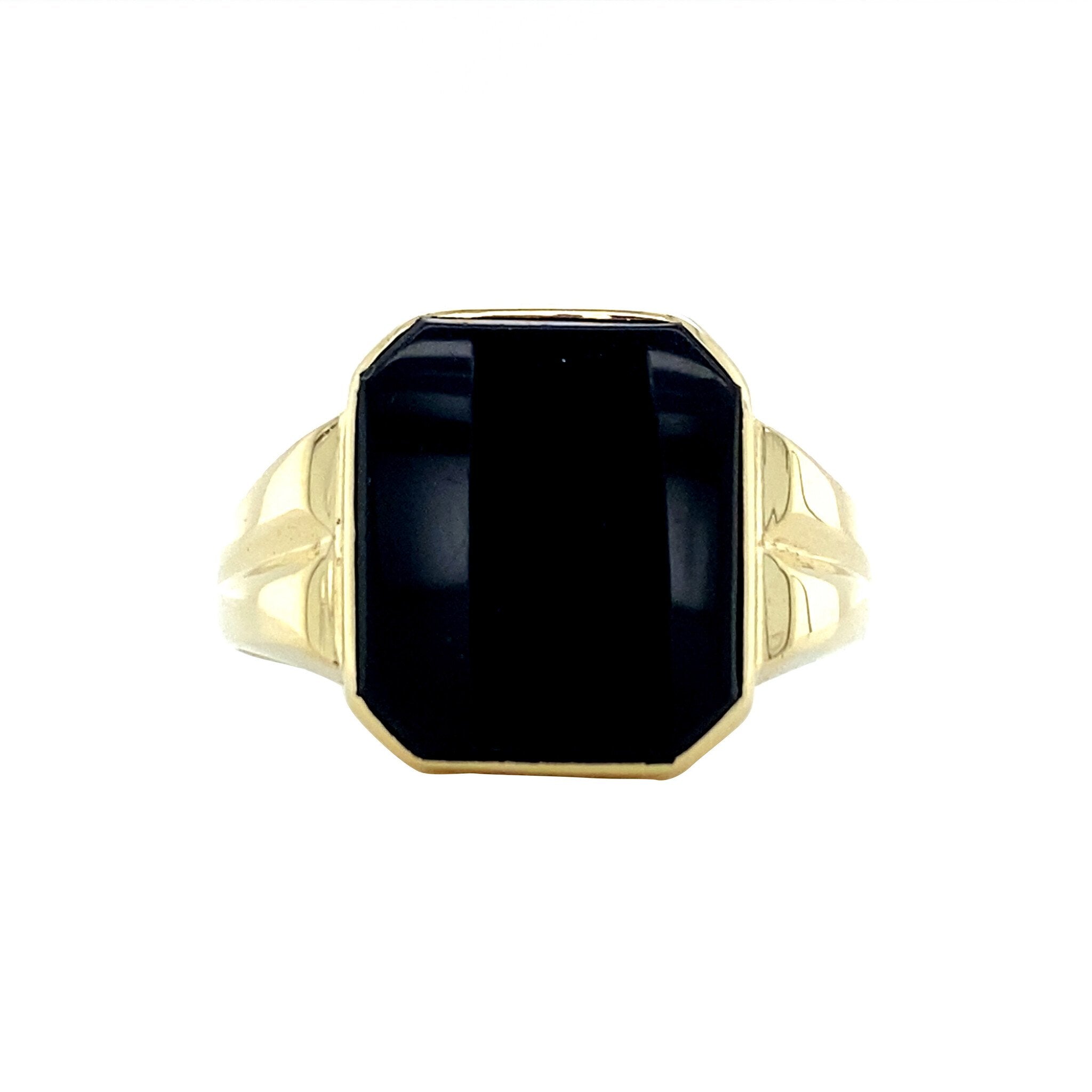 Gold signet ring with onyx 14 krt