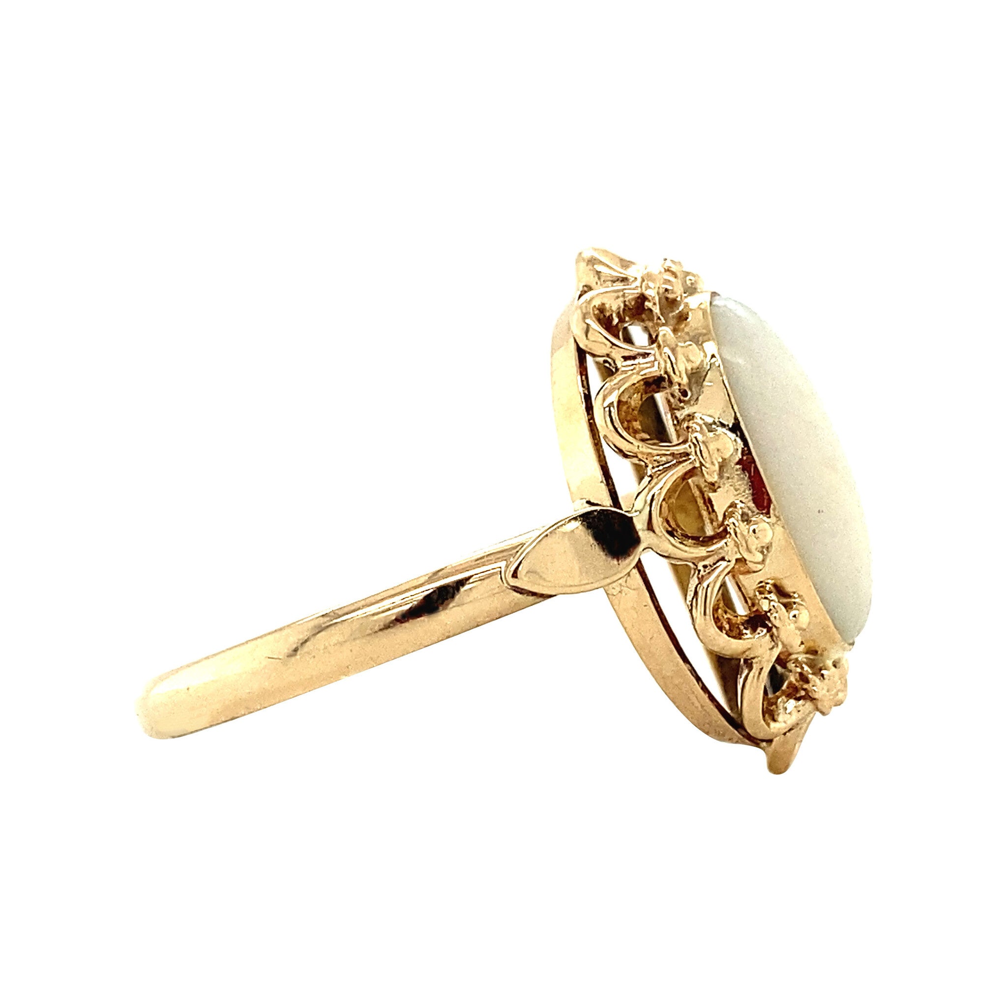 Gold ring with opal, 14 kt