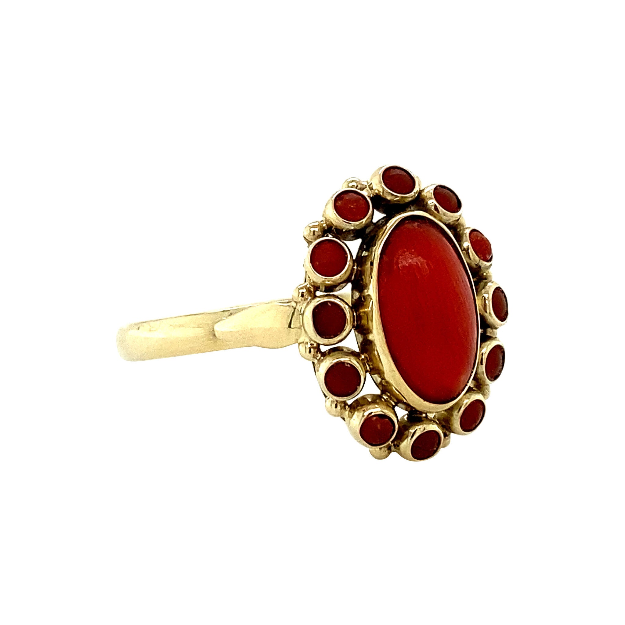 Gouden entourage ring met bloedkoraal 14 krt