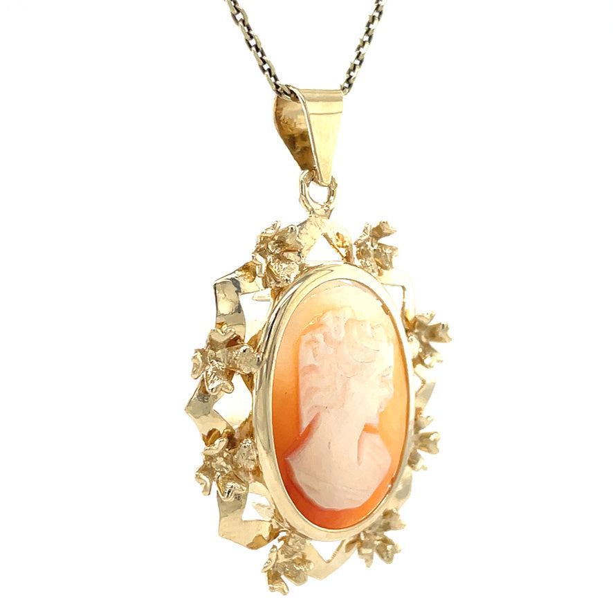 Golden vintage pendant with cameo 14 kt