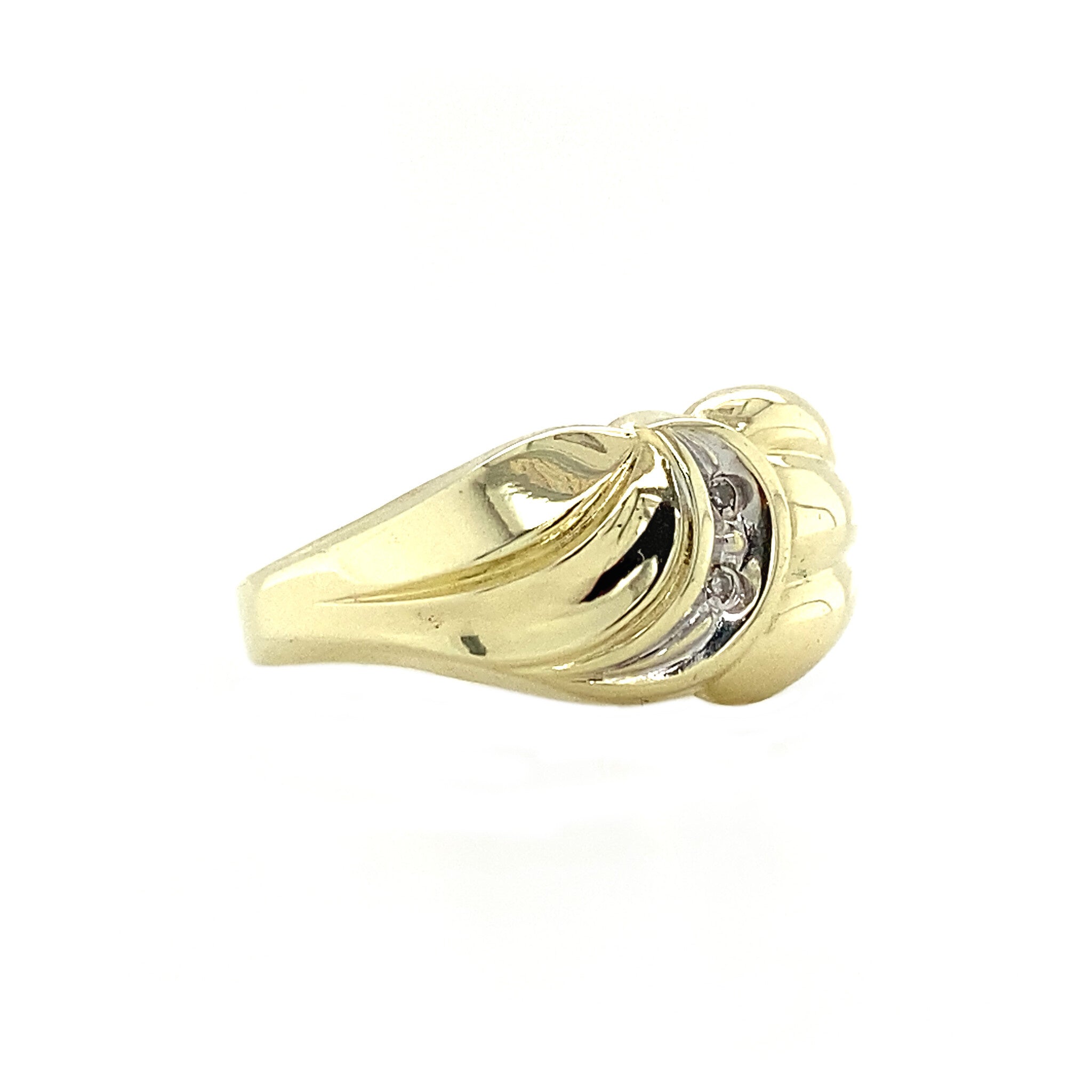 14 kt gold ring with a diamond
