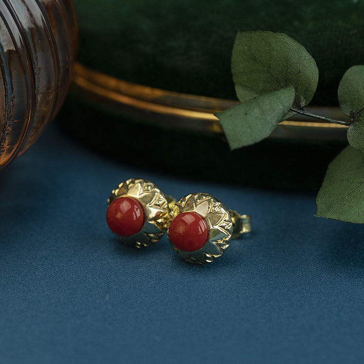 Gold ear studs with blood coral 14 krt