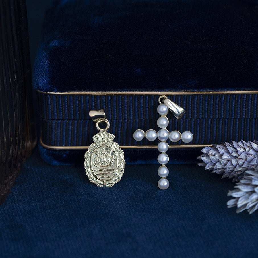 Vintage gold nautical pendant 14 kt