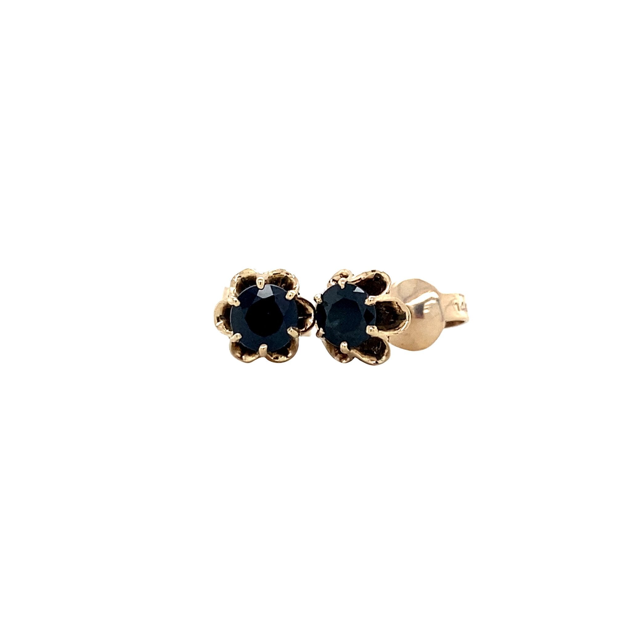 14 kt gold solitaire stud earrings with sapphire