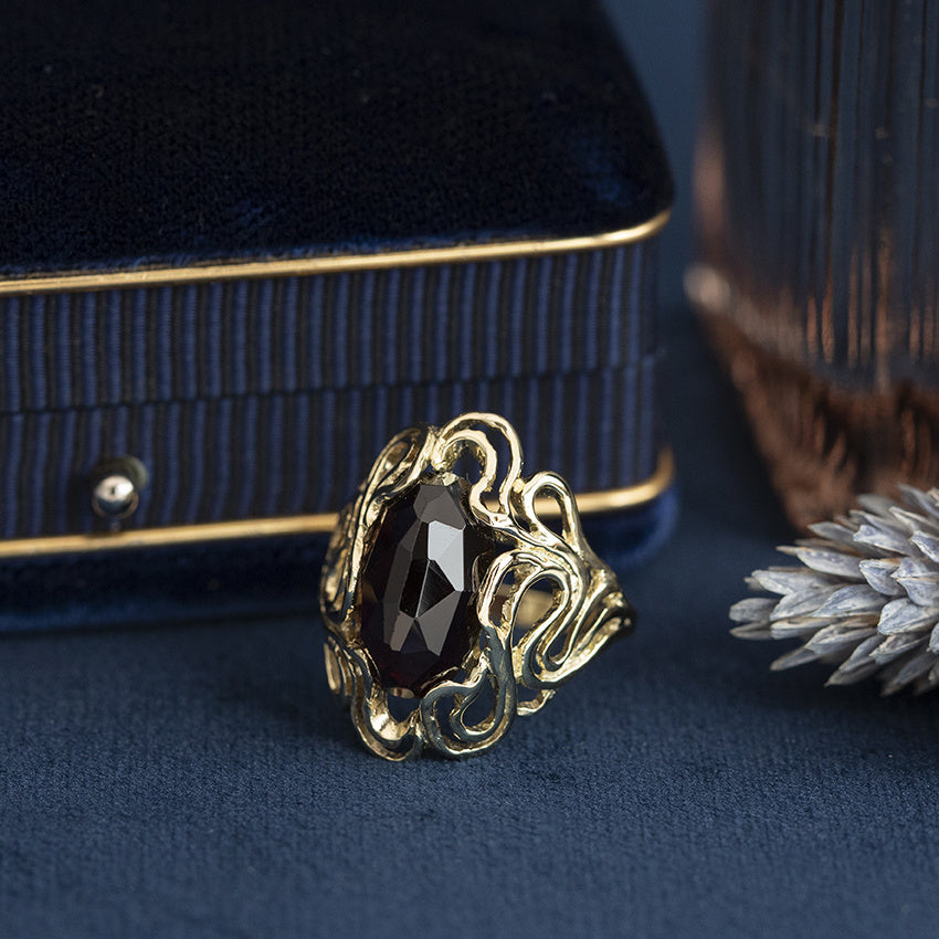 Gouden vintage ring met granaat 14 kt