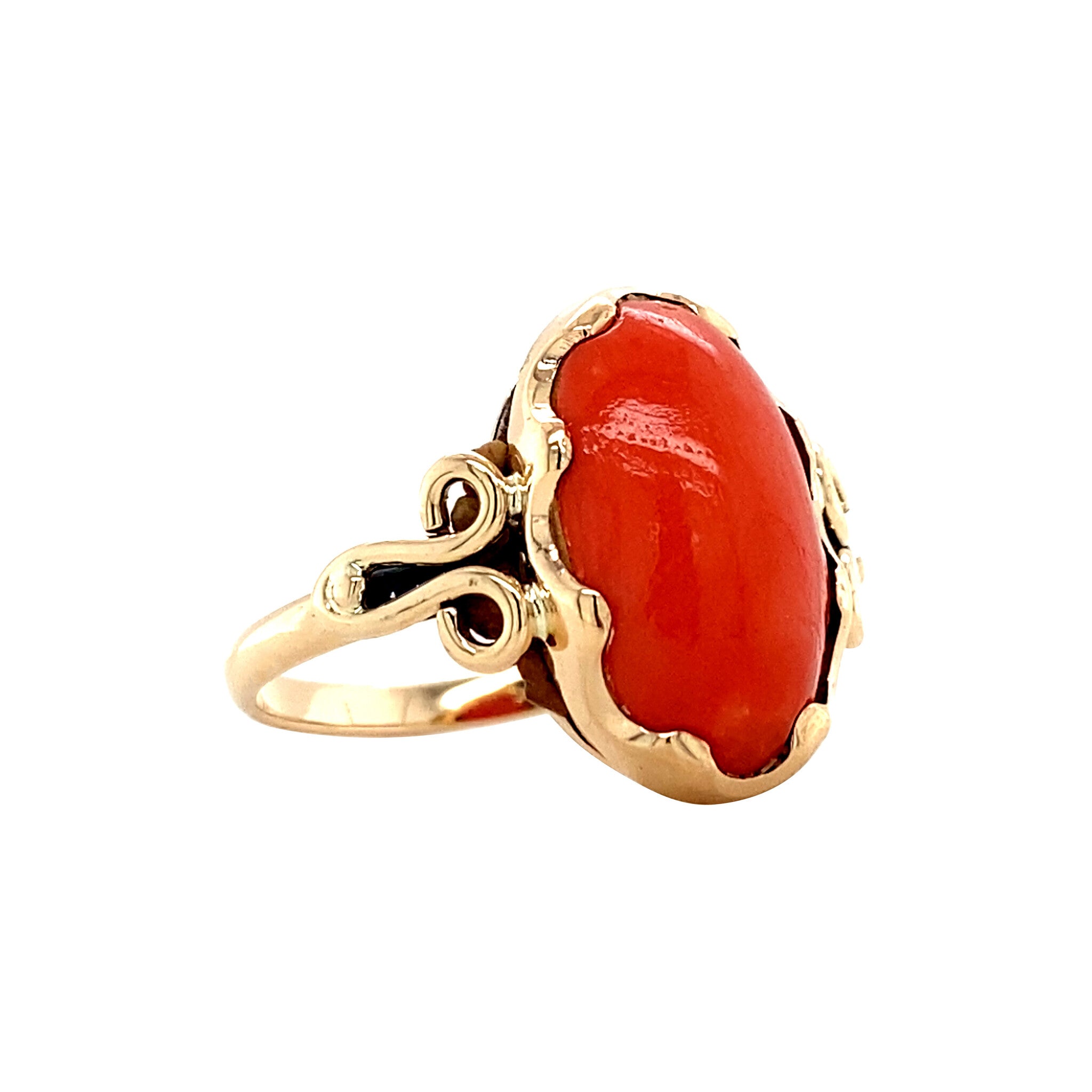 Gold ring with blood coral 14 kt