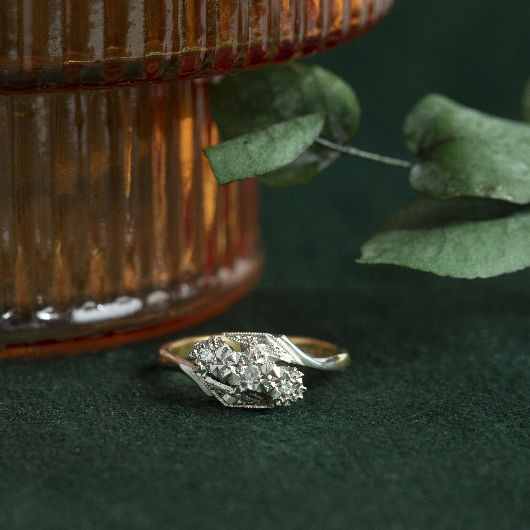 18 kt gold signet ring with diamond