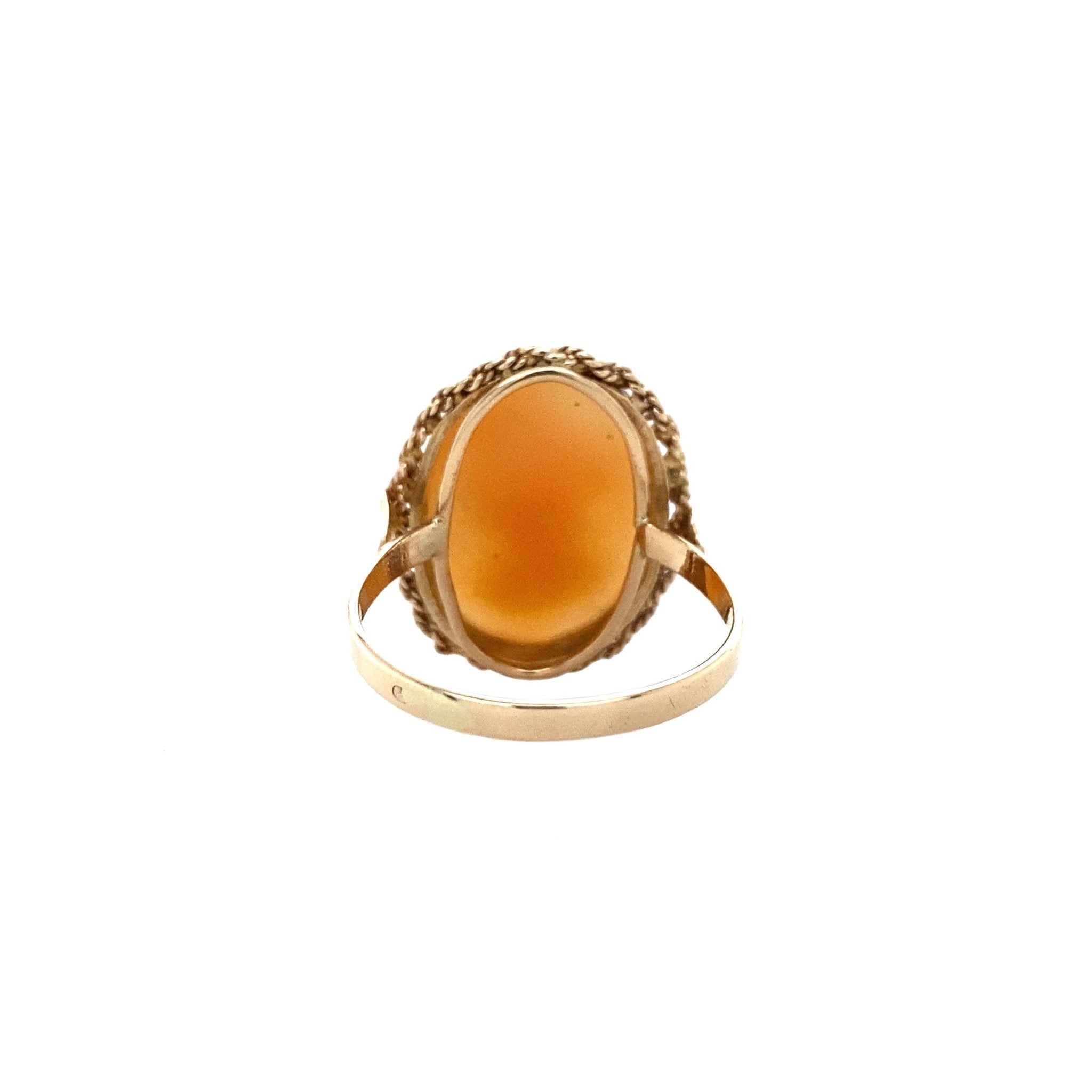 14 kt gold ring with cameo