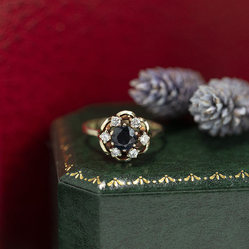Vintage 14 kt gold cluster ring with sapphire and diamond