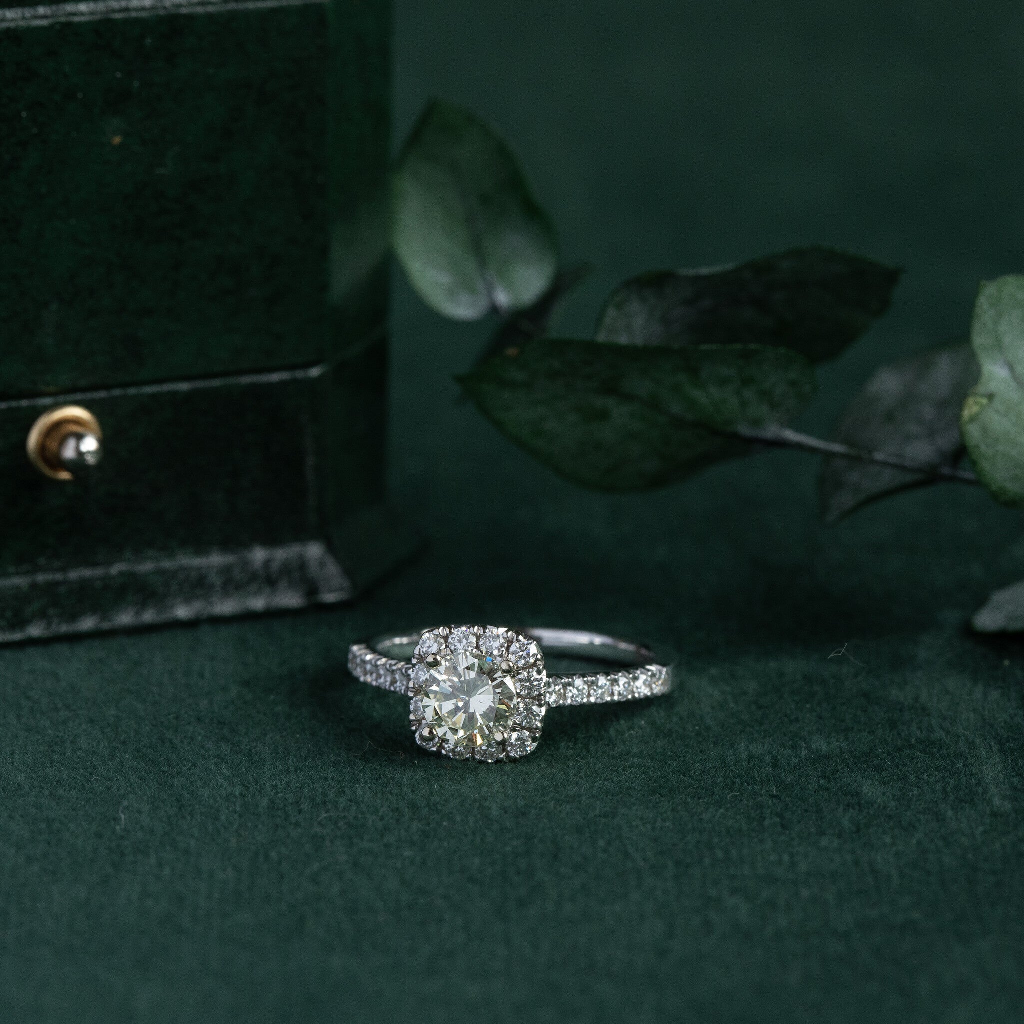 Witgouden ring met diamant 18 krt