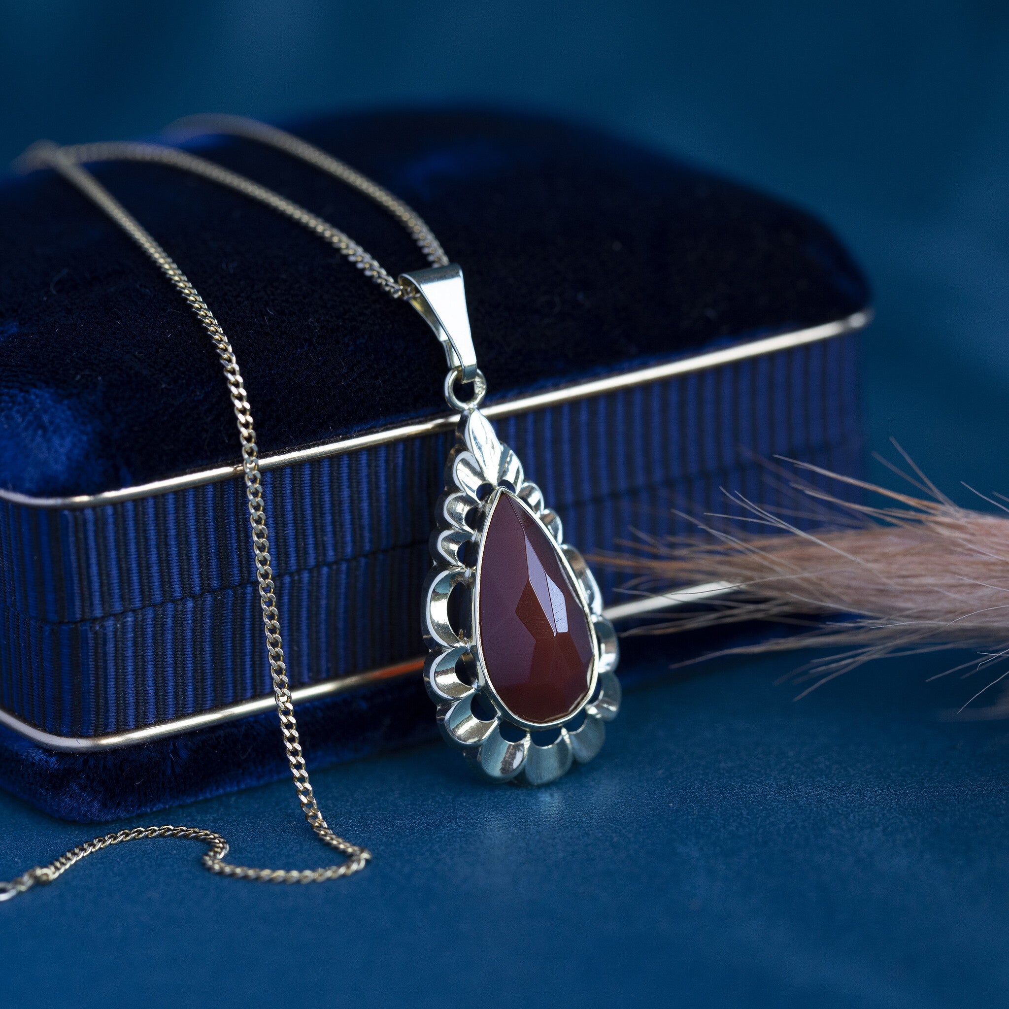 Gouden hanger met carneool 14 krt