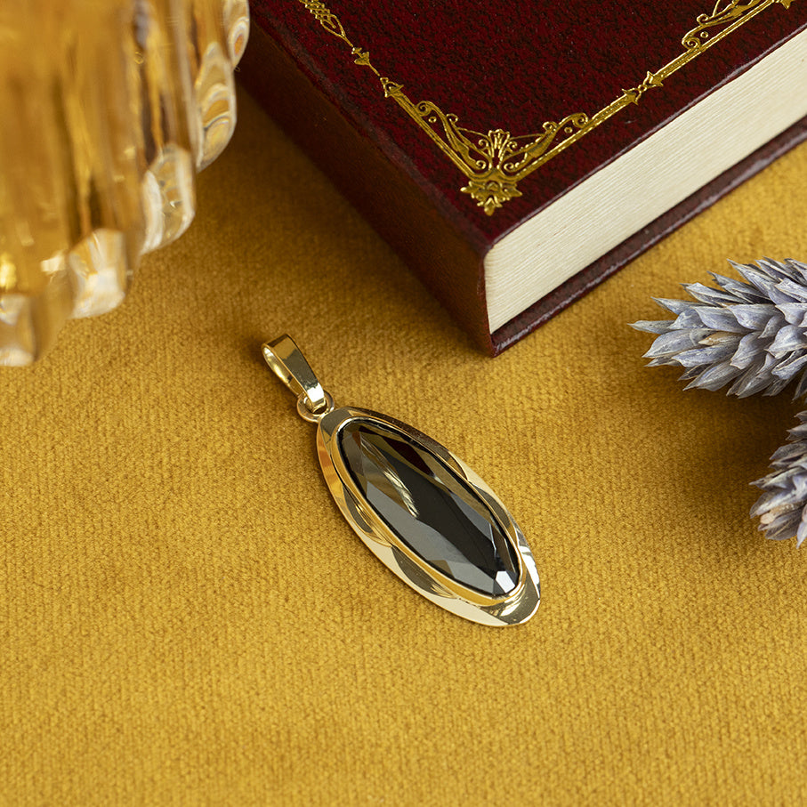 Golden vintage pendant with hematite 14 kt