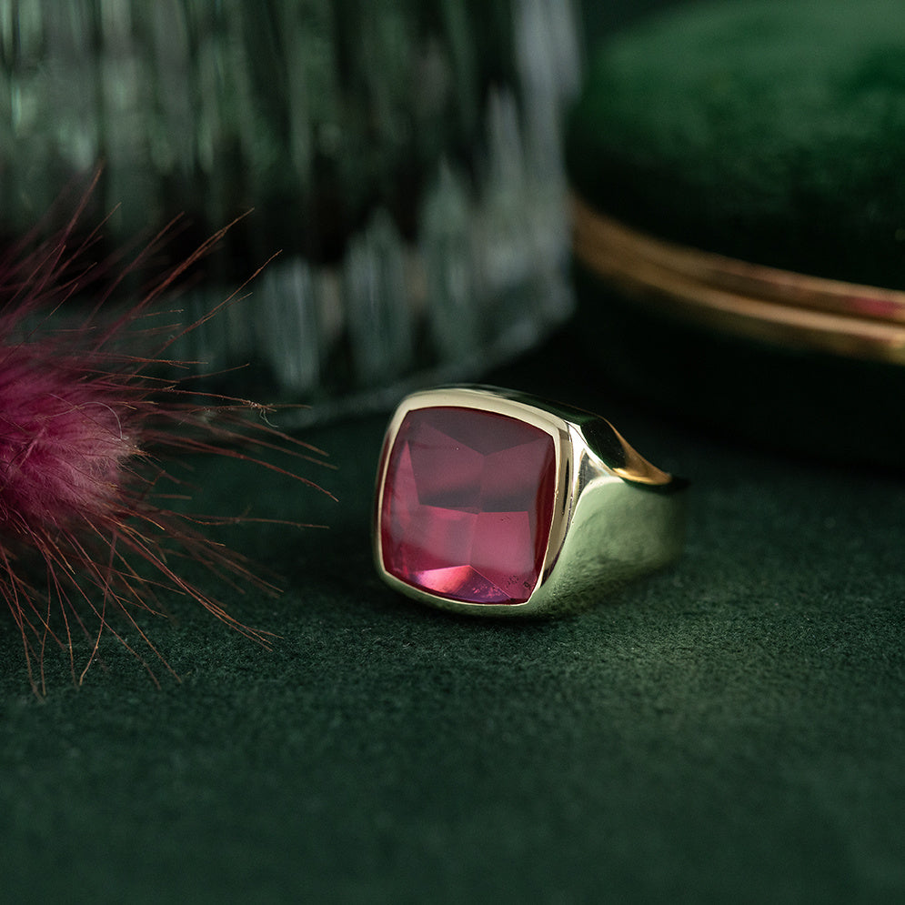 Vintage gold signet ring with ruby, 14 kt