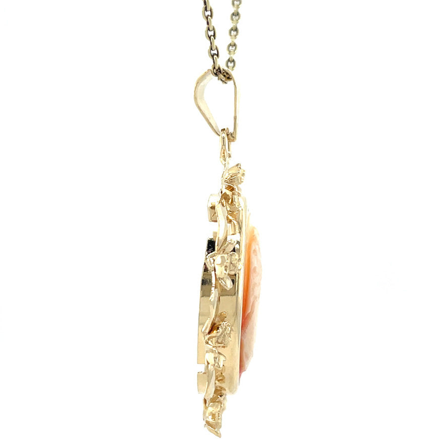Golden vintage pendant with cameo 14 kt
