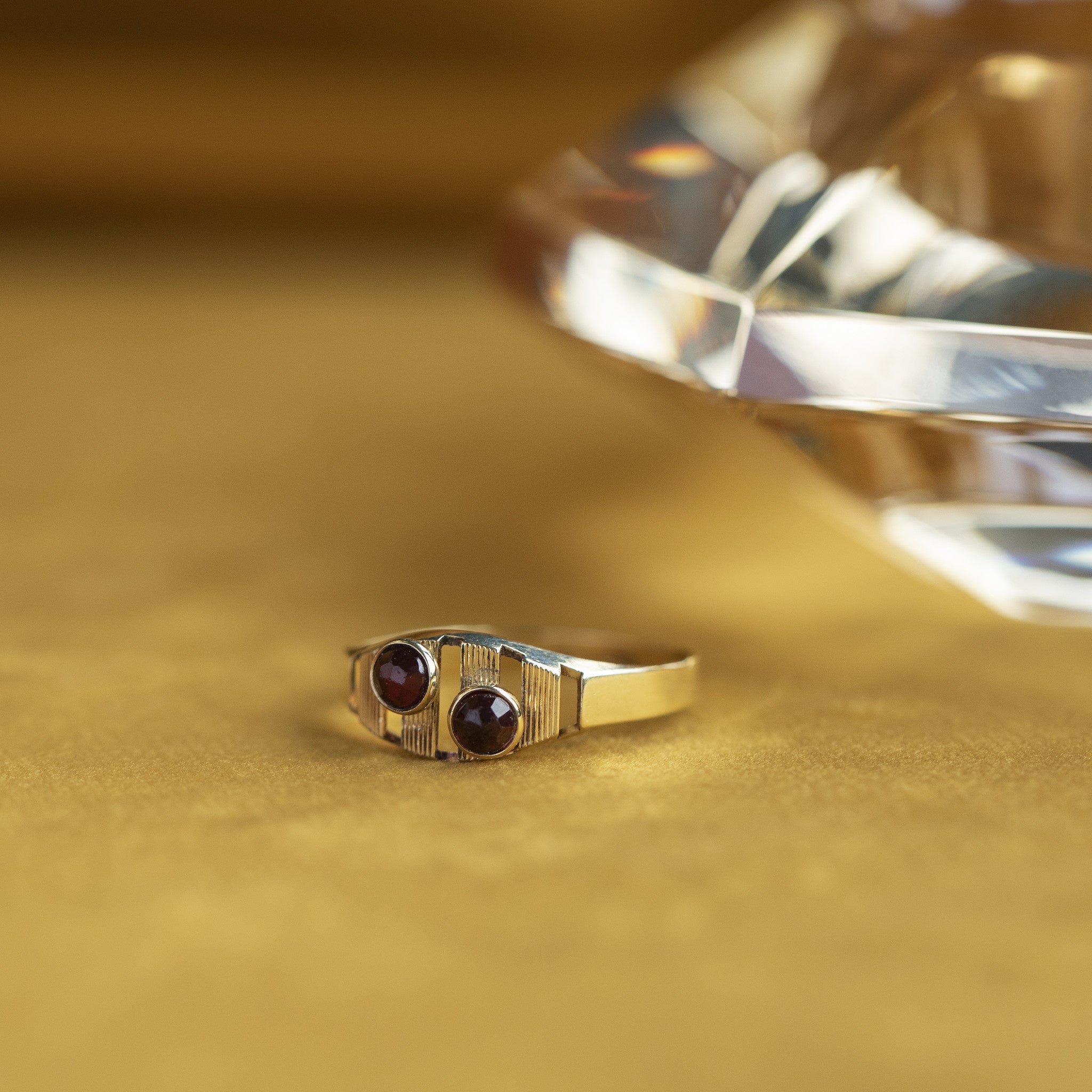 Gold ring with garnet 14 kt
