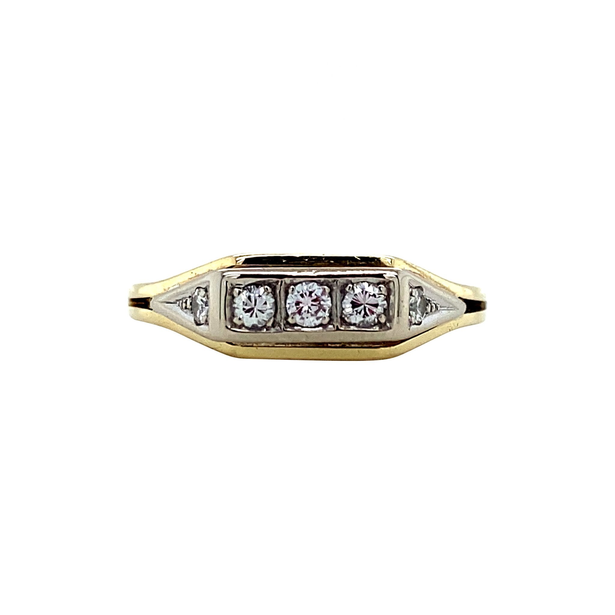14 kt gold trefoil ring with diamond