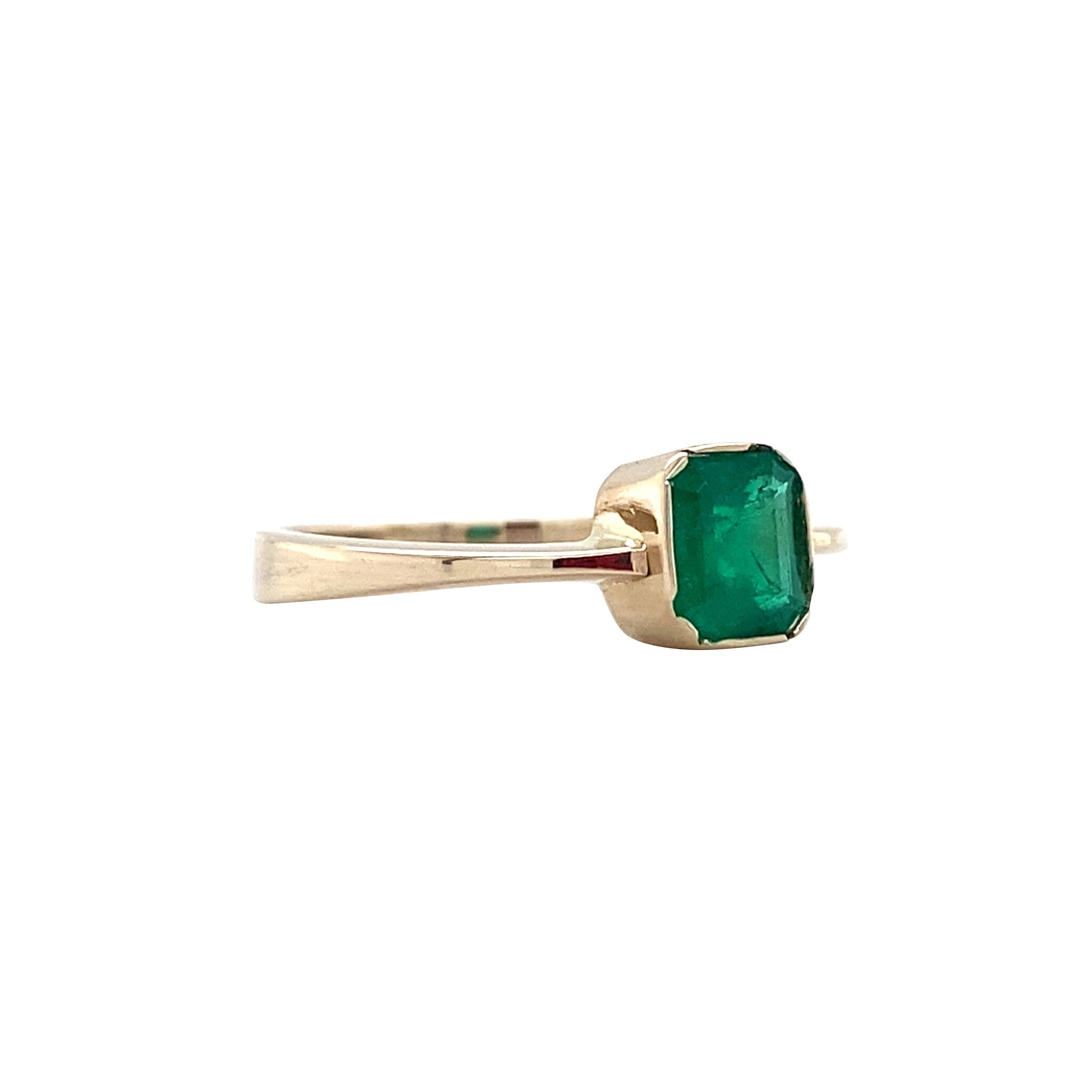 Gold vintage ring with emerald 14 kt