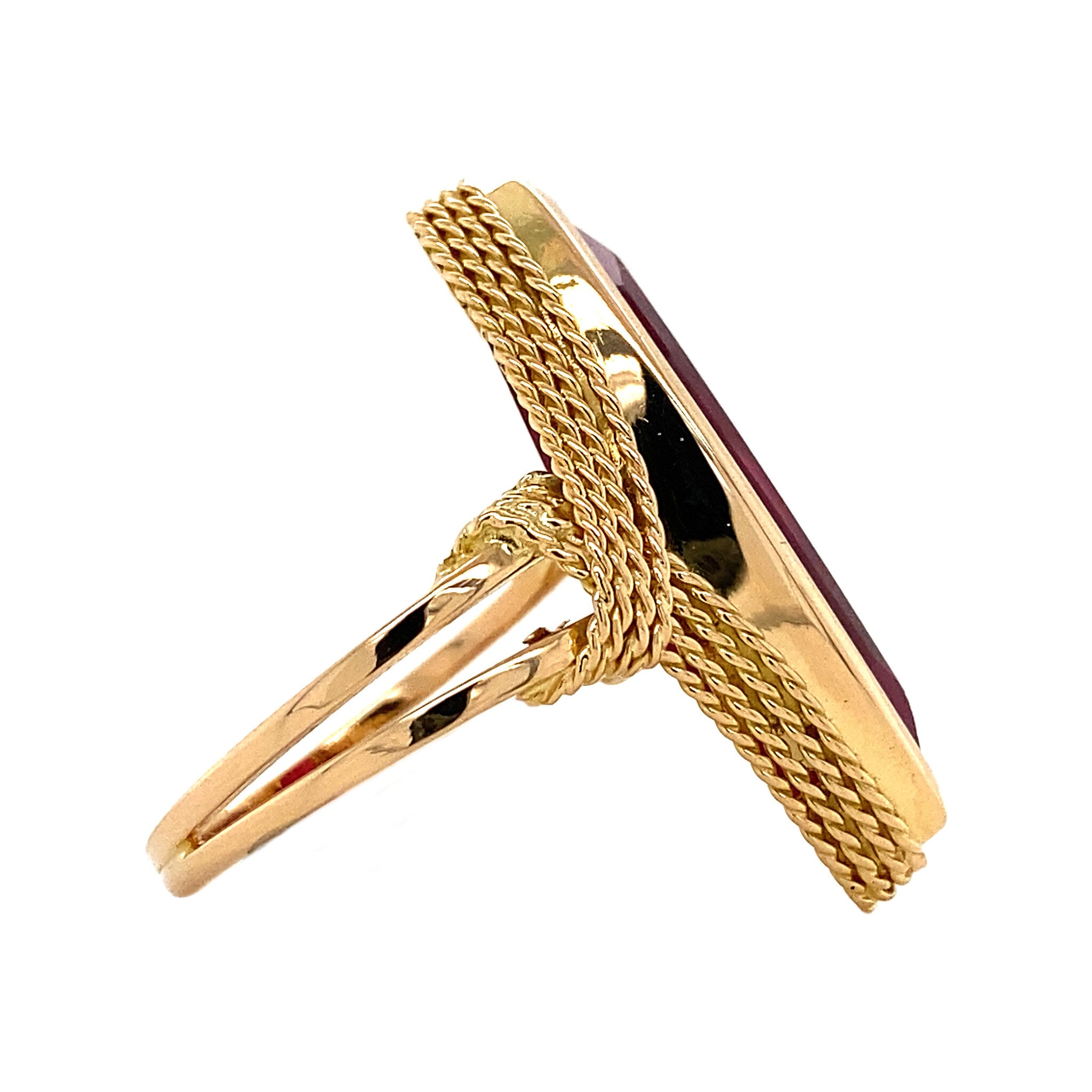 Gold ring with ruby 18 krt