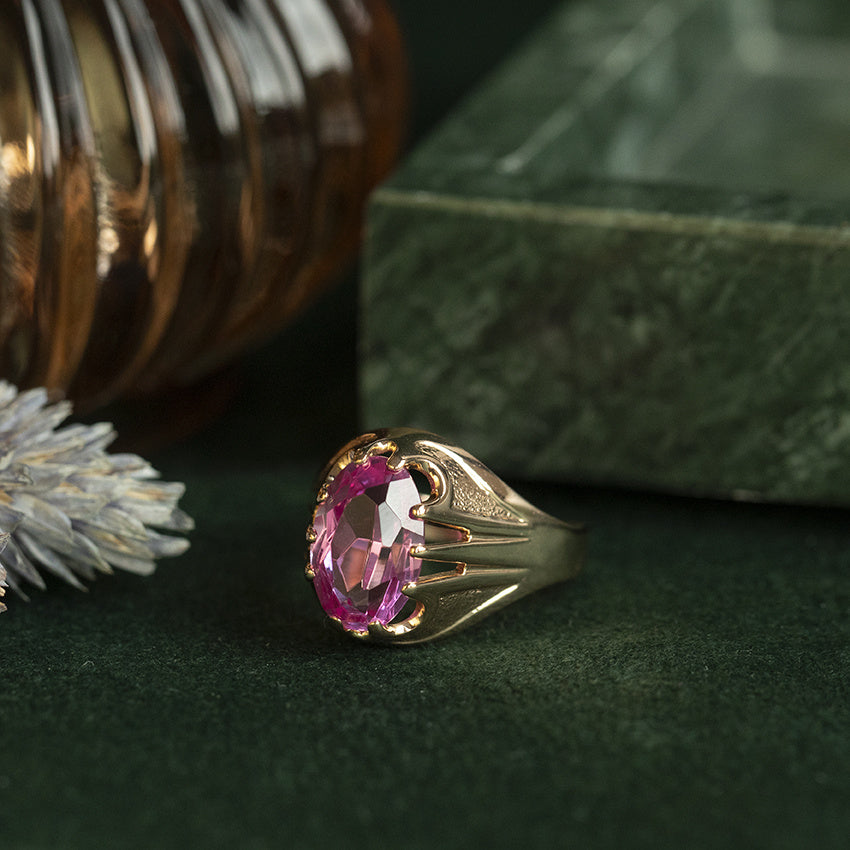 Rose-gold vintage ring with sapphire 14 kt