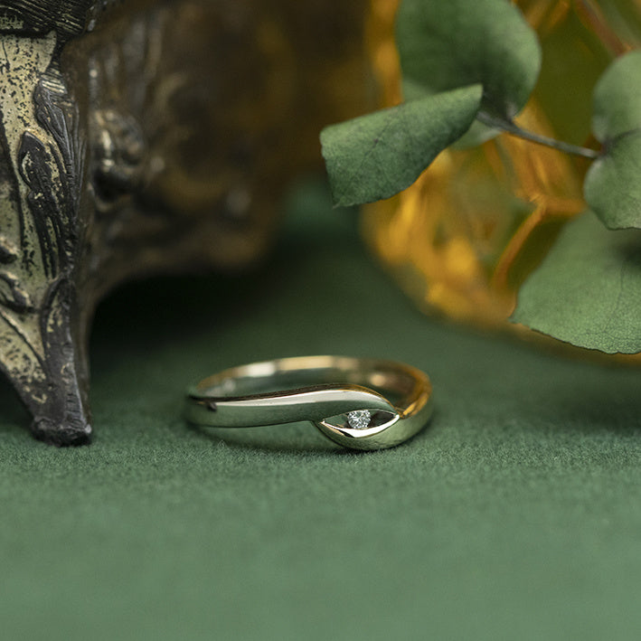 Gold strike ring with diamond 14 krt