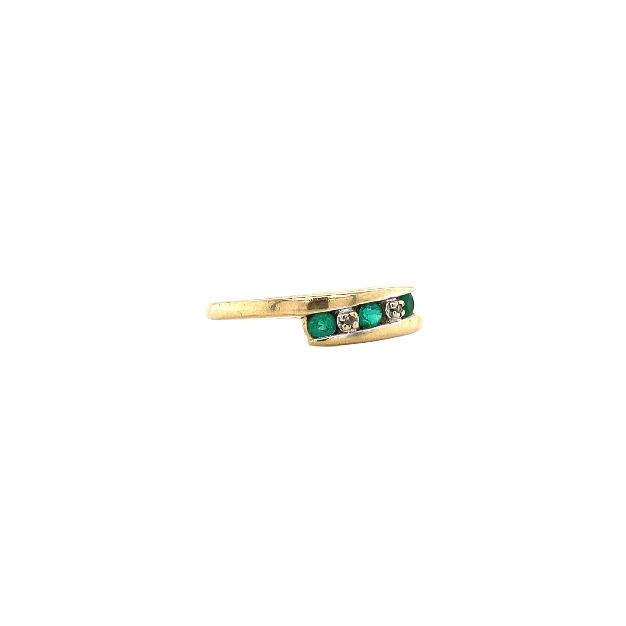 Ring with emerald and diamond 9 crt