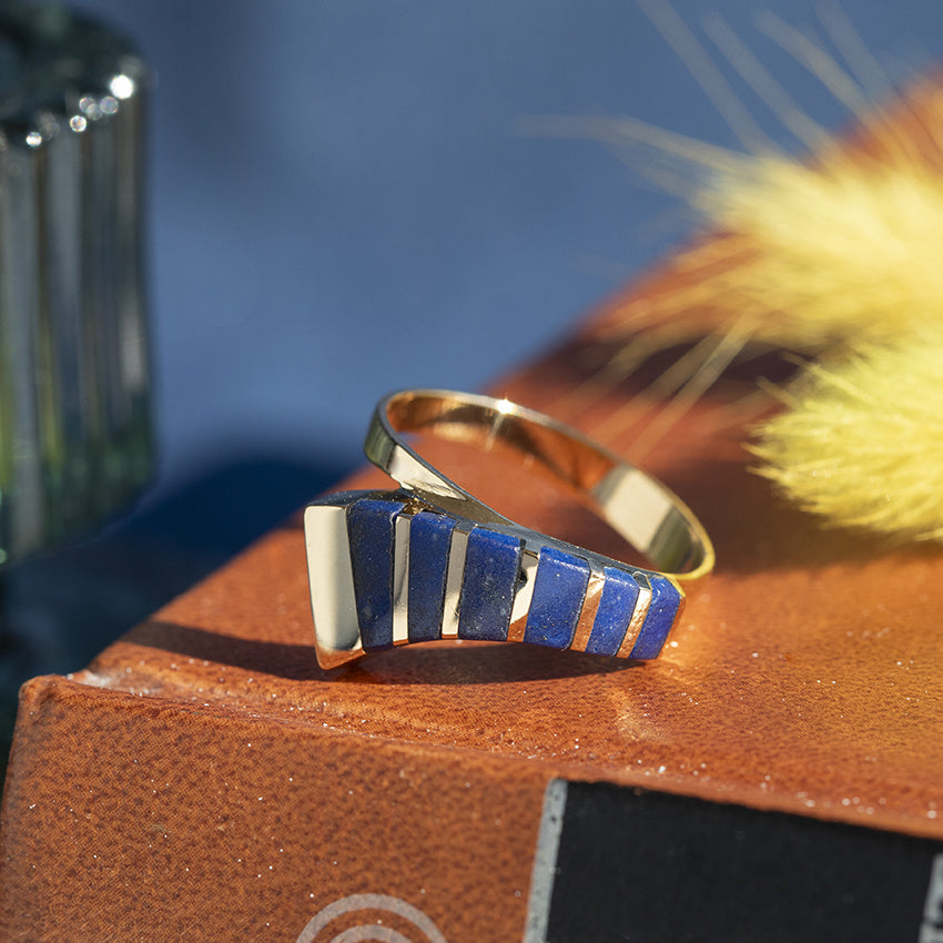 Golden vintage ring with lapis lazuli 14 kt