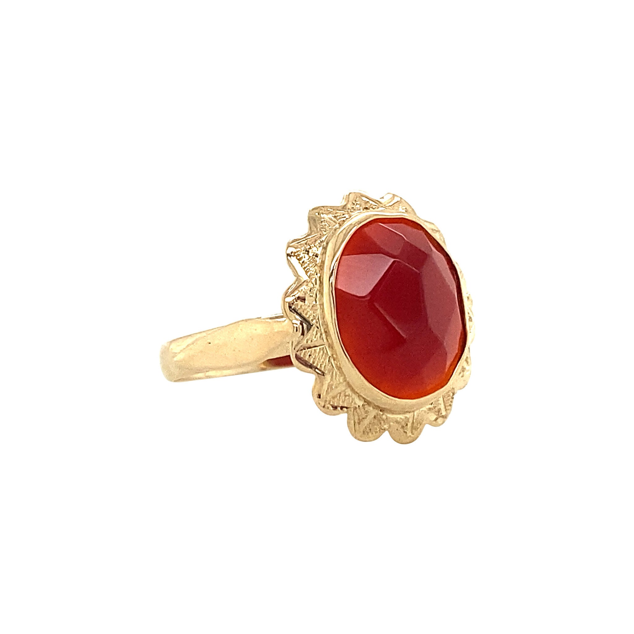 Gold ring with carnelian 14 krt