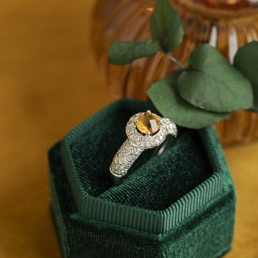 Witgouden vintage entourage ring met citrien en diamant 18 kt