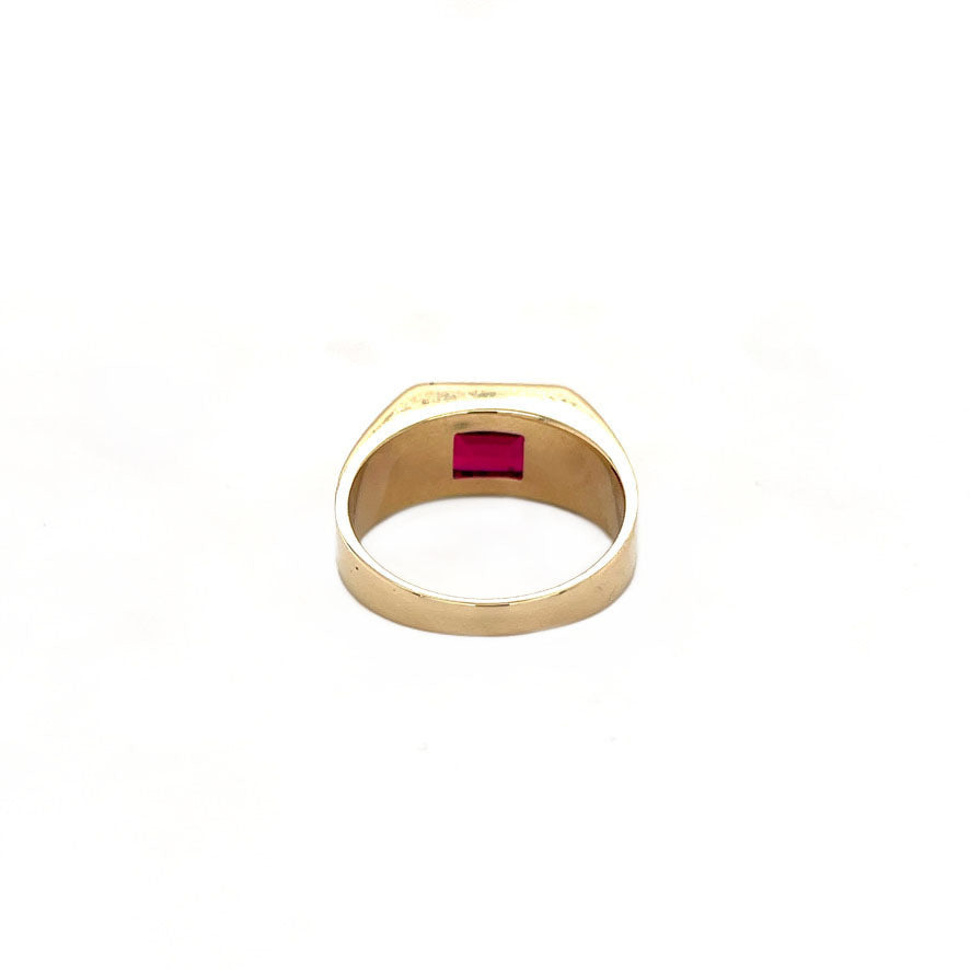 Men's ring with synthetic ruby 10 krt