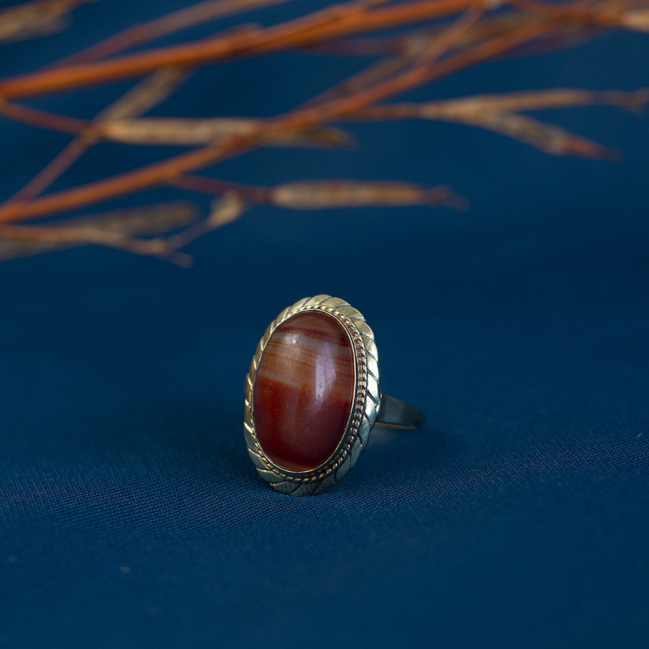 Gold ring with banded agate 14 kt