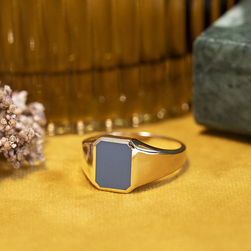 Gold vintage signet ring with blue paste stone 14 kt