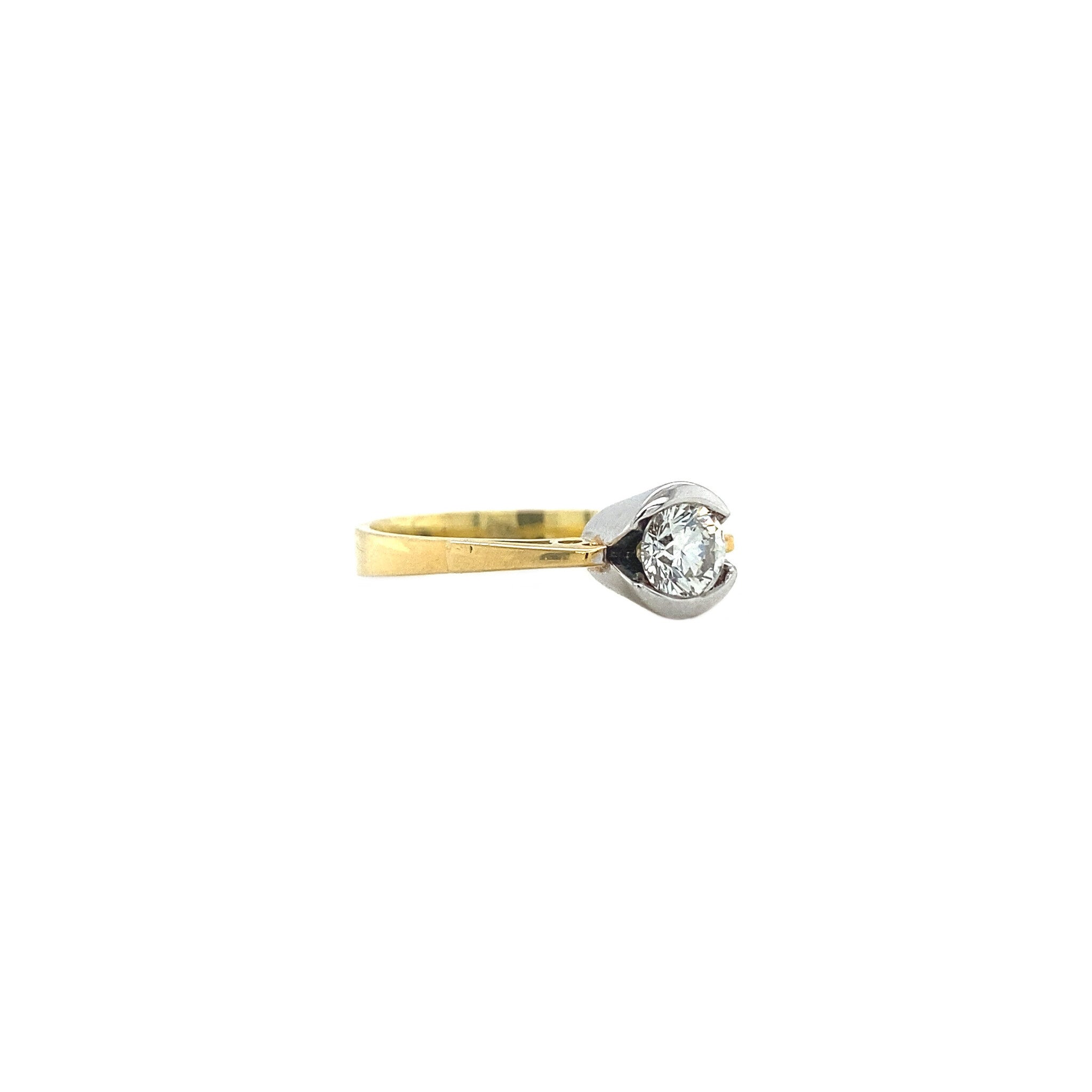 18 kt gold solitaire ring with diamond