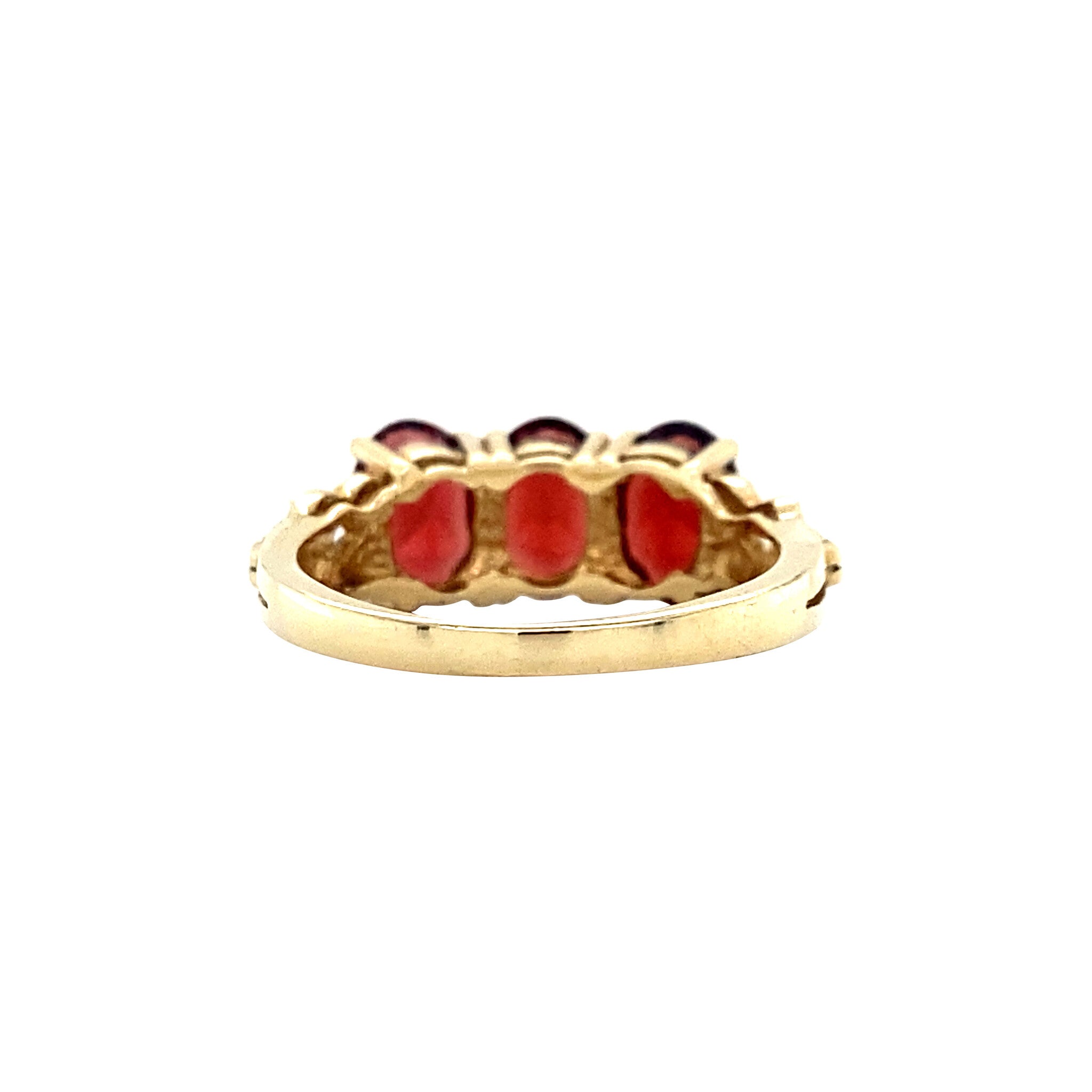 Gold ring with garnet, 14 kt