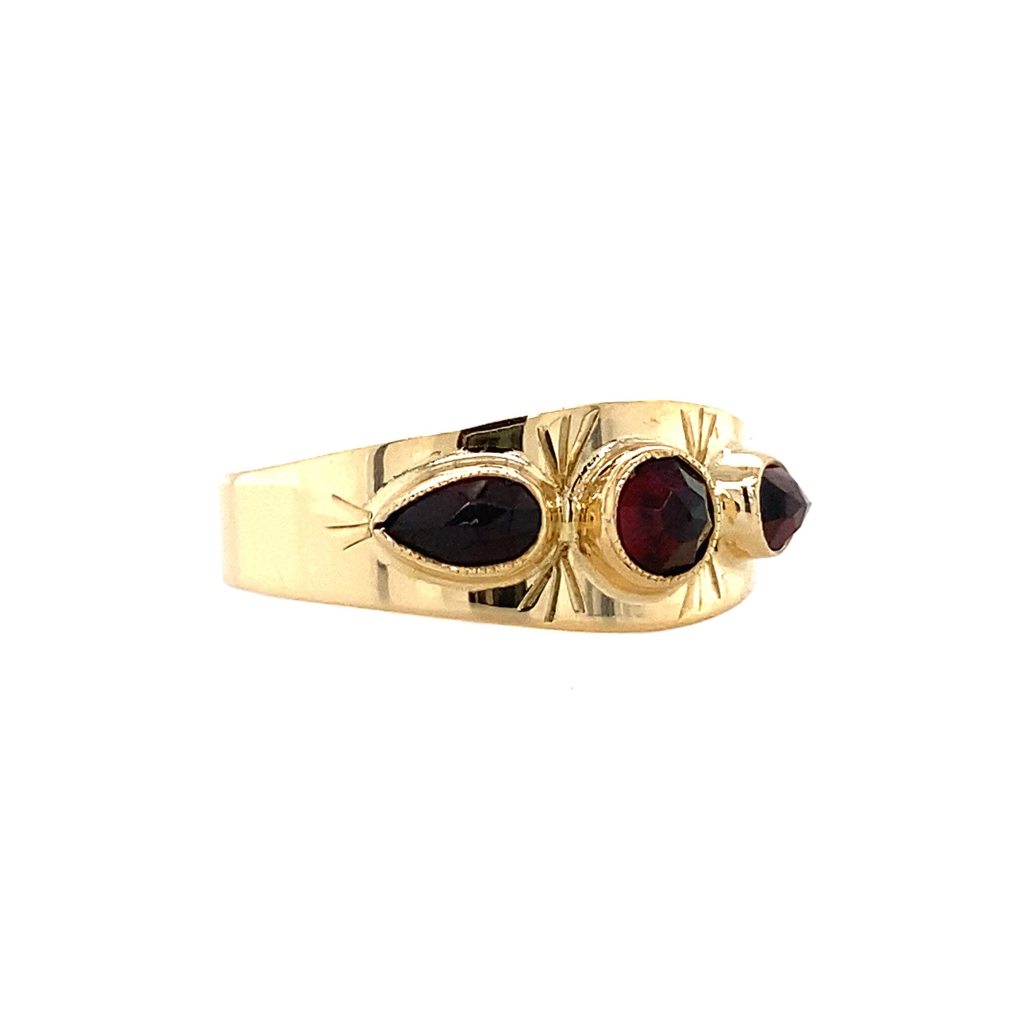 14 kt gold ring with garnet