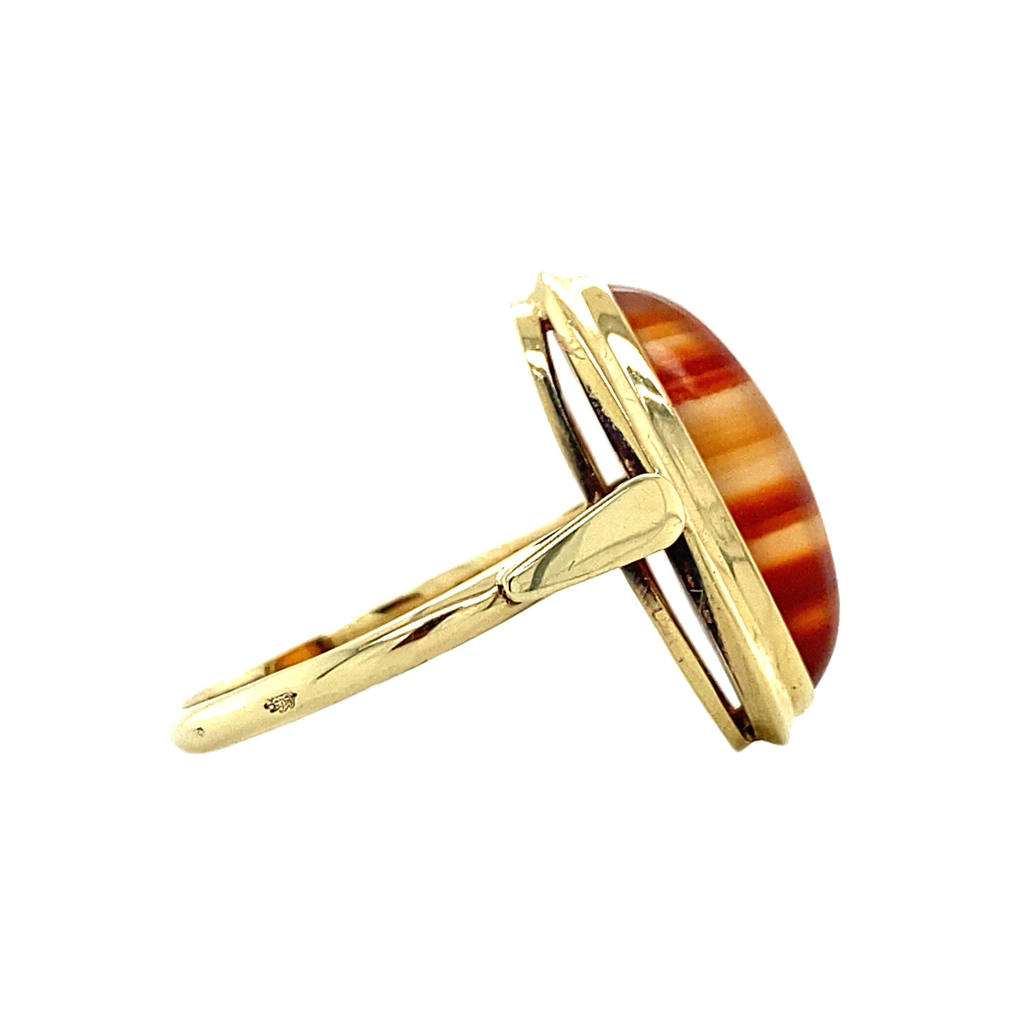 Gold ring with banded agate, 14 kt
