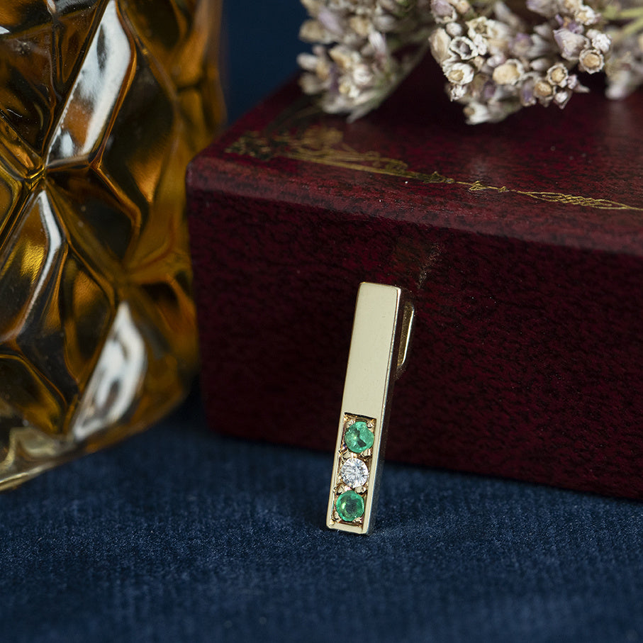 Gold vintage pendant with emerald and diamond 14 kt