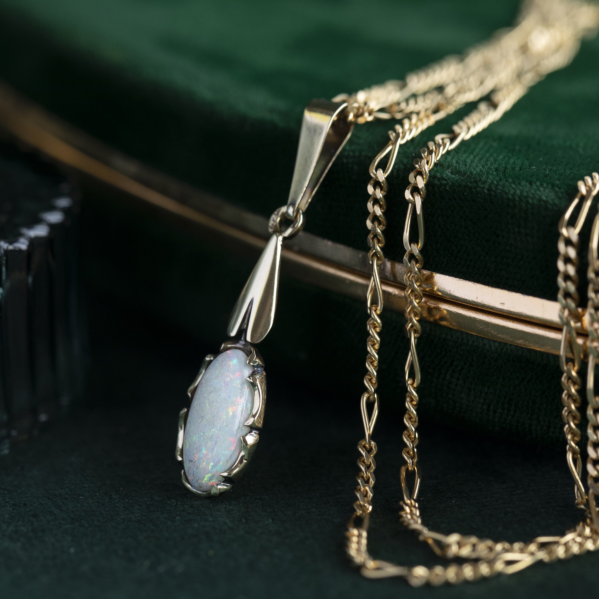 Gouden hanger met opaal 14 krt