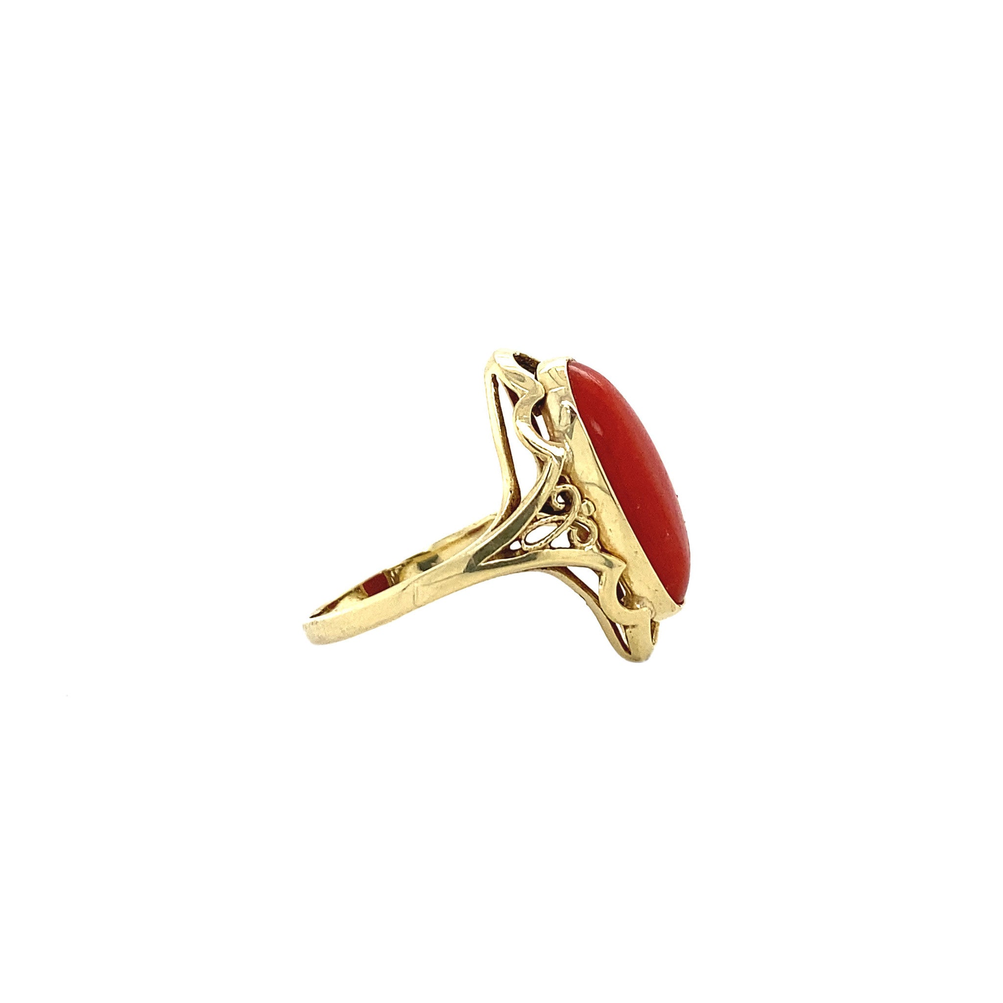 Gold ring with red coral 14 krt