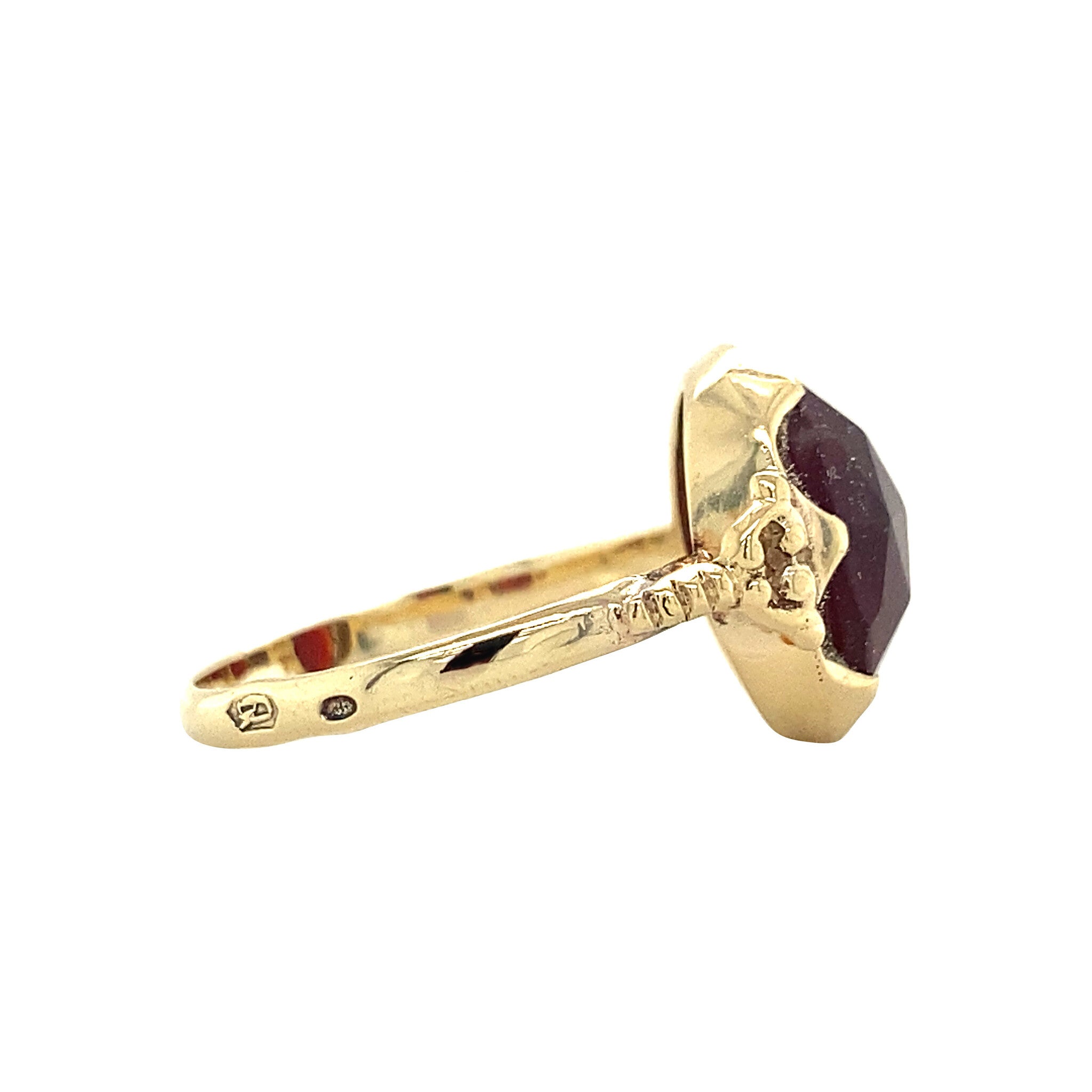 14 kt gold ring with carnelian