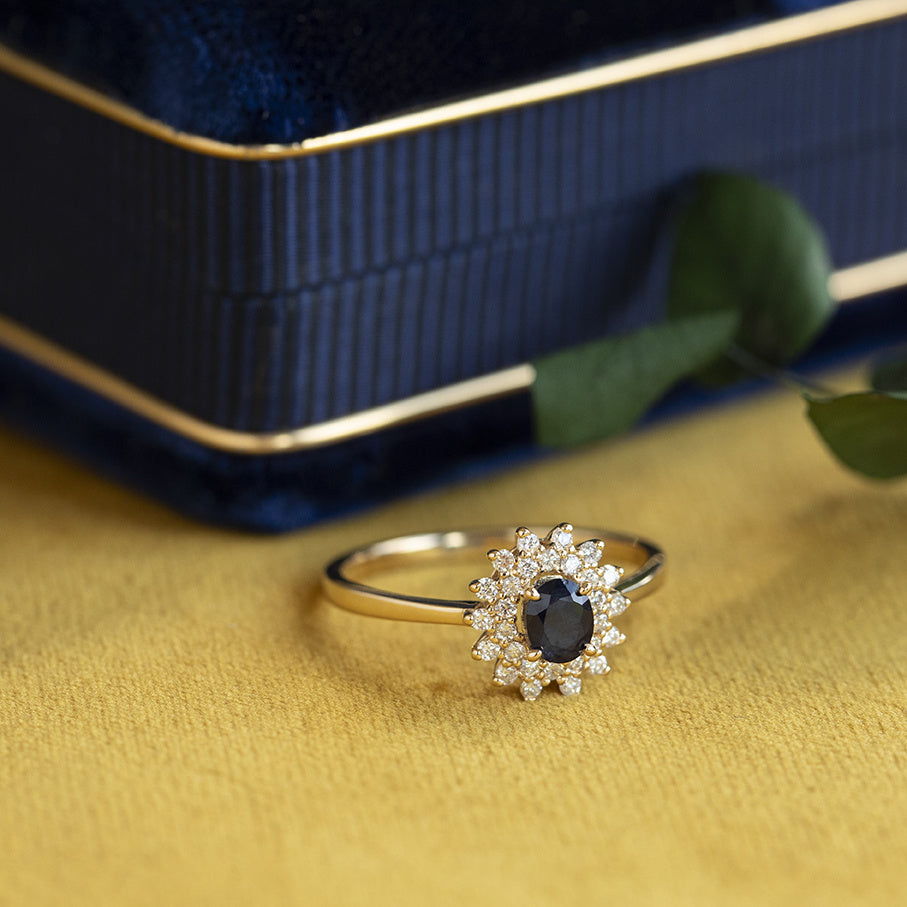 Vintage gold double-halo ring with sapphire and diamond, 14 kt